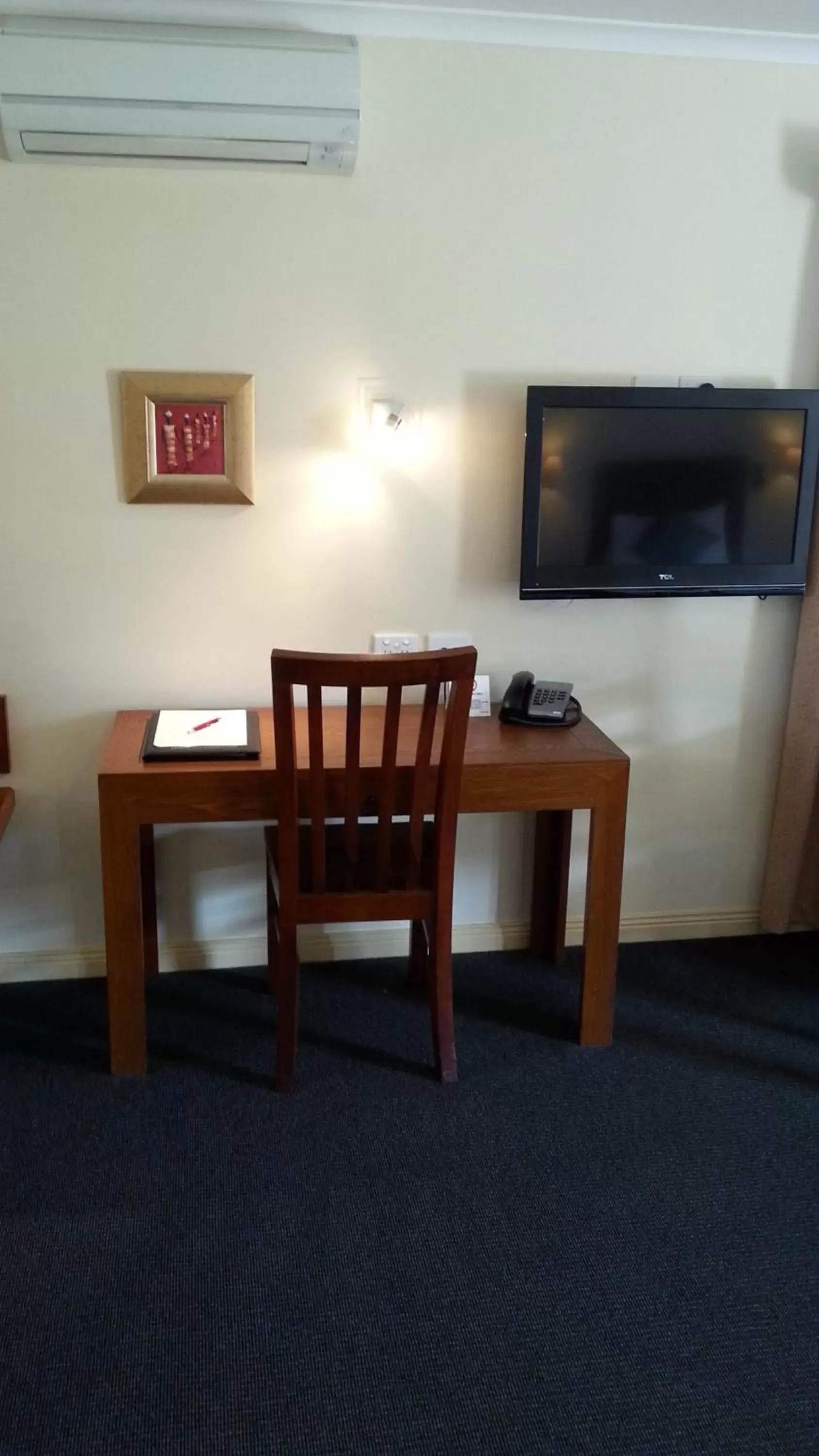 Deluxe Queen Room in Armidale Pines Motel Deluxe Queen Room in Armidale Pines Motel