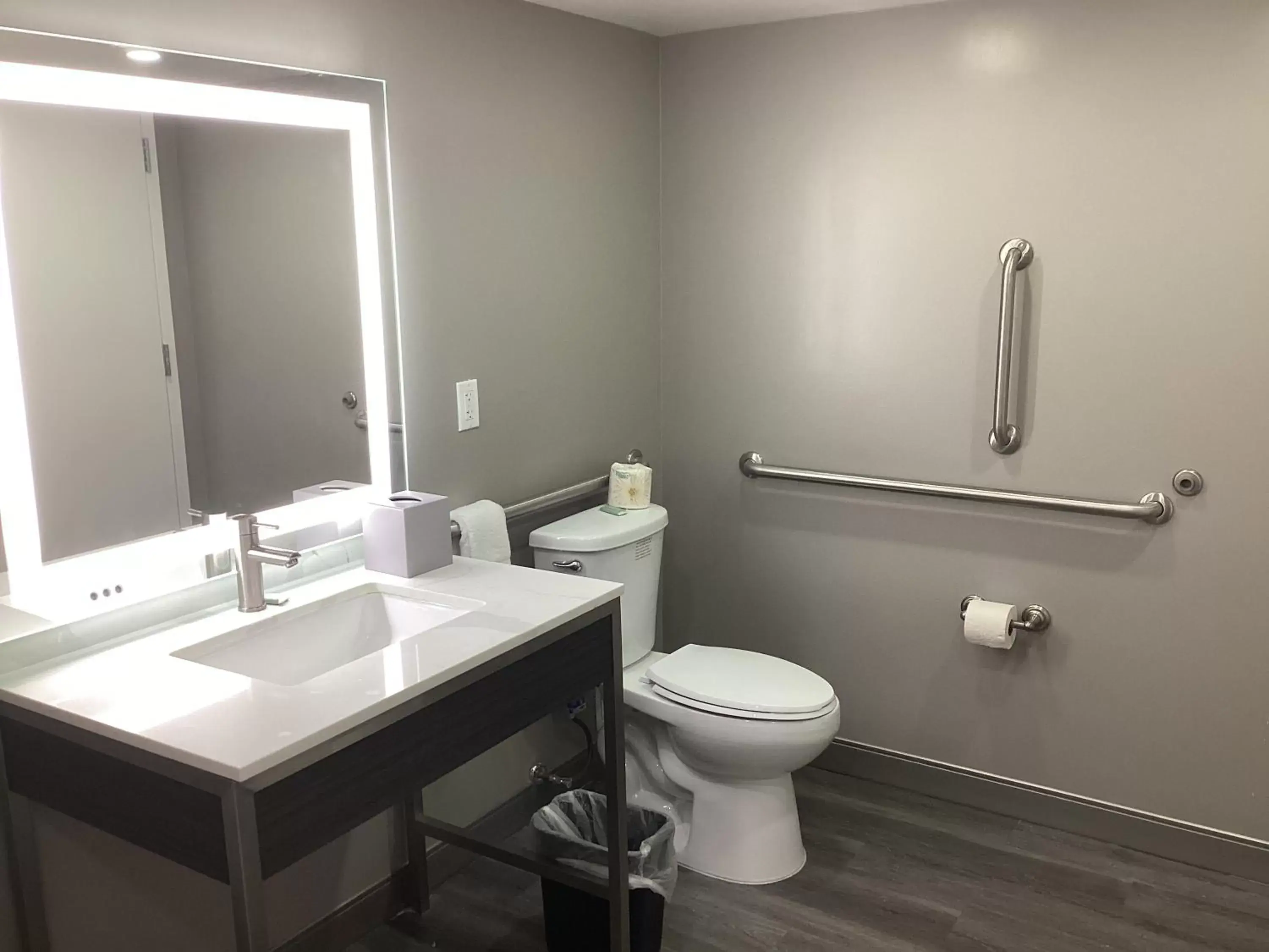 Toilet, Bathroom in Days-Inn by Wyndham Baltimore Northwest