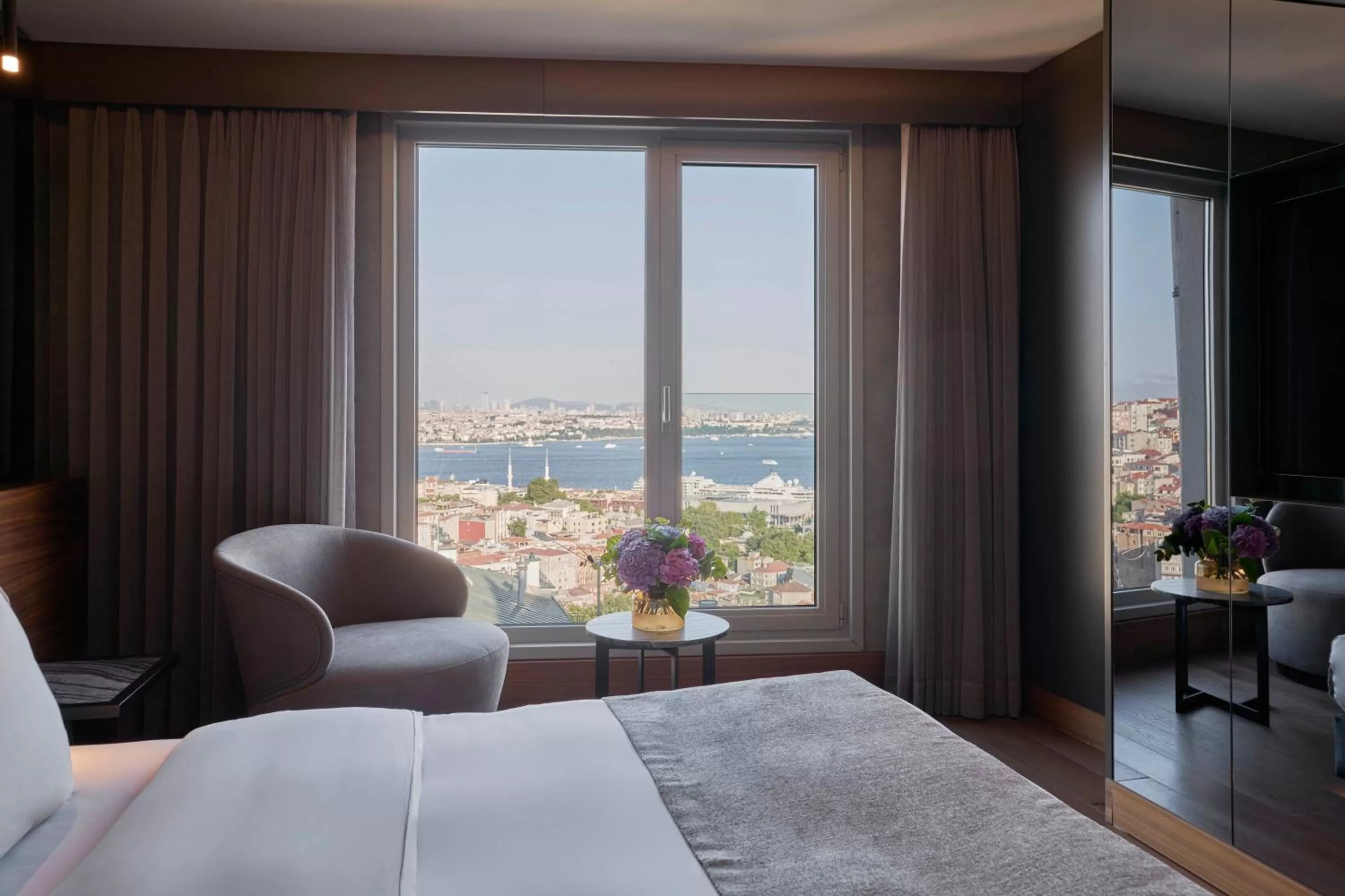 Photo of the whole room, Bed in Richmond Istanbul