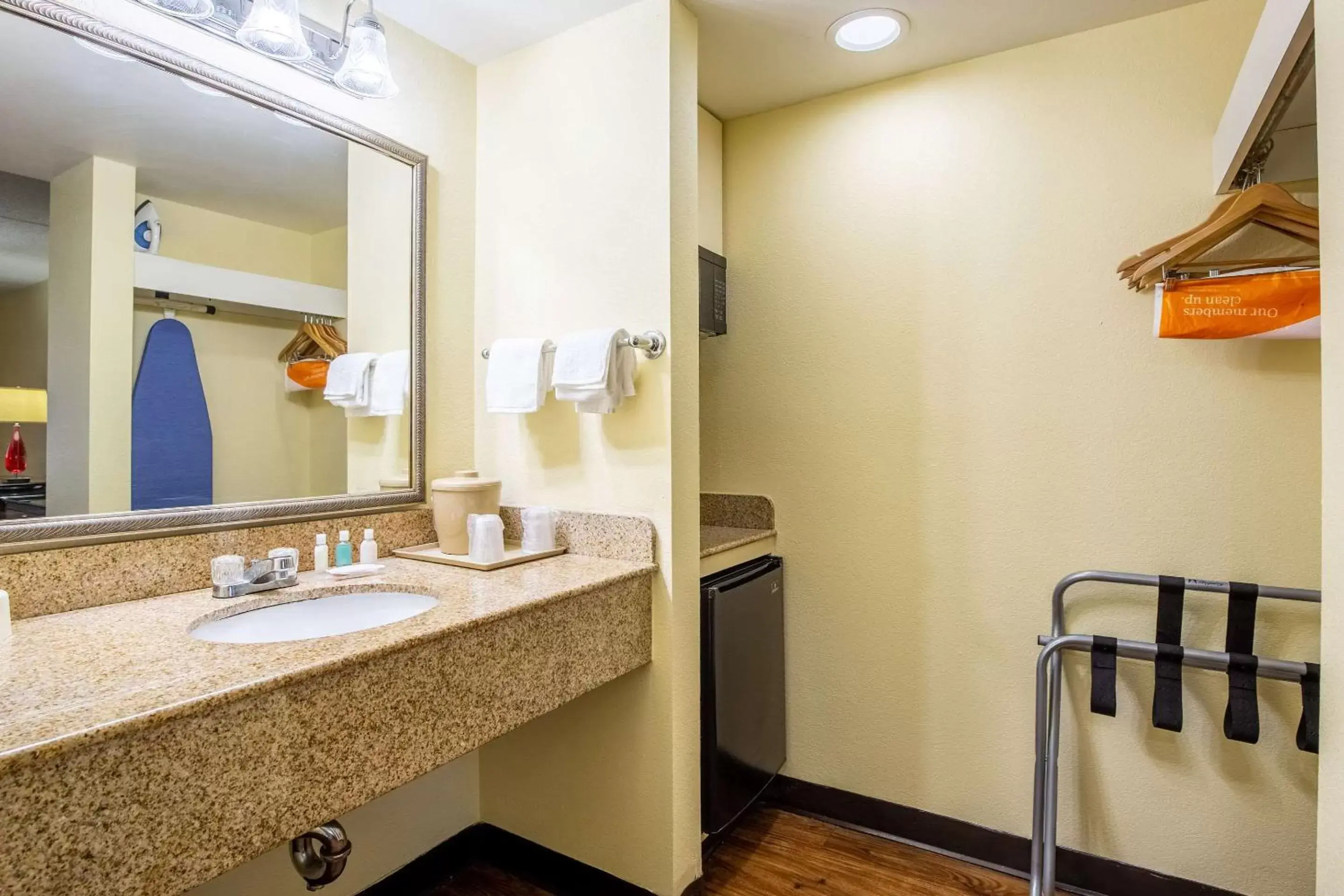 Bathroom in Econo Lodge Naval Station Norfolk