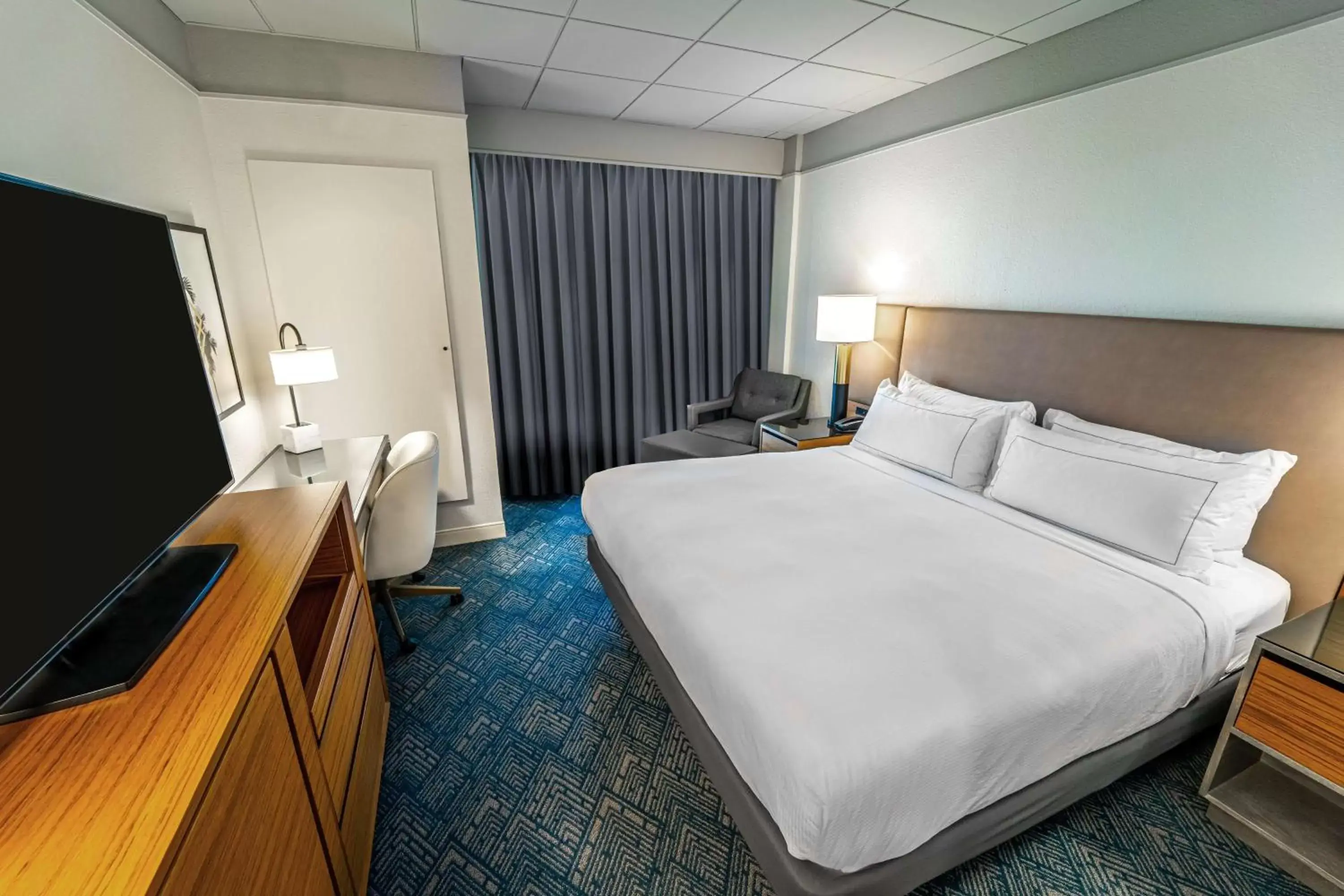 Bed in DoubleTree by Hilton Tampa Rocky Point Waterfront Bed in DoubleTree by Hilton Tampa Rocky Point Waterfront
