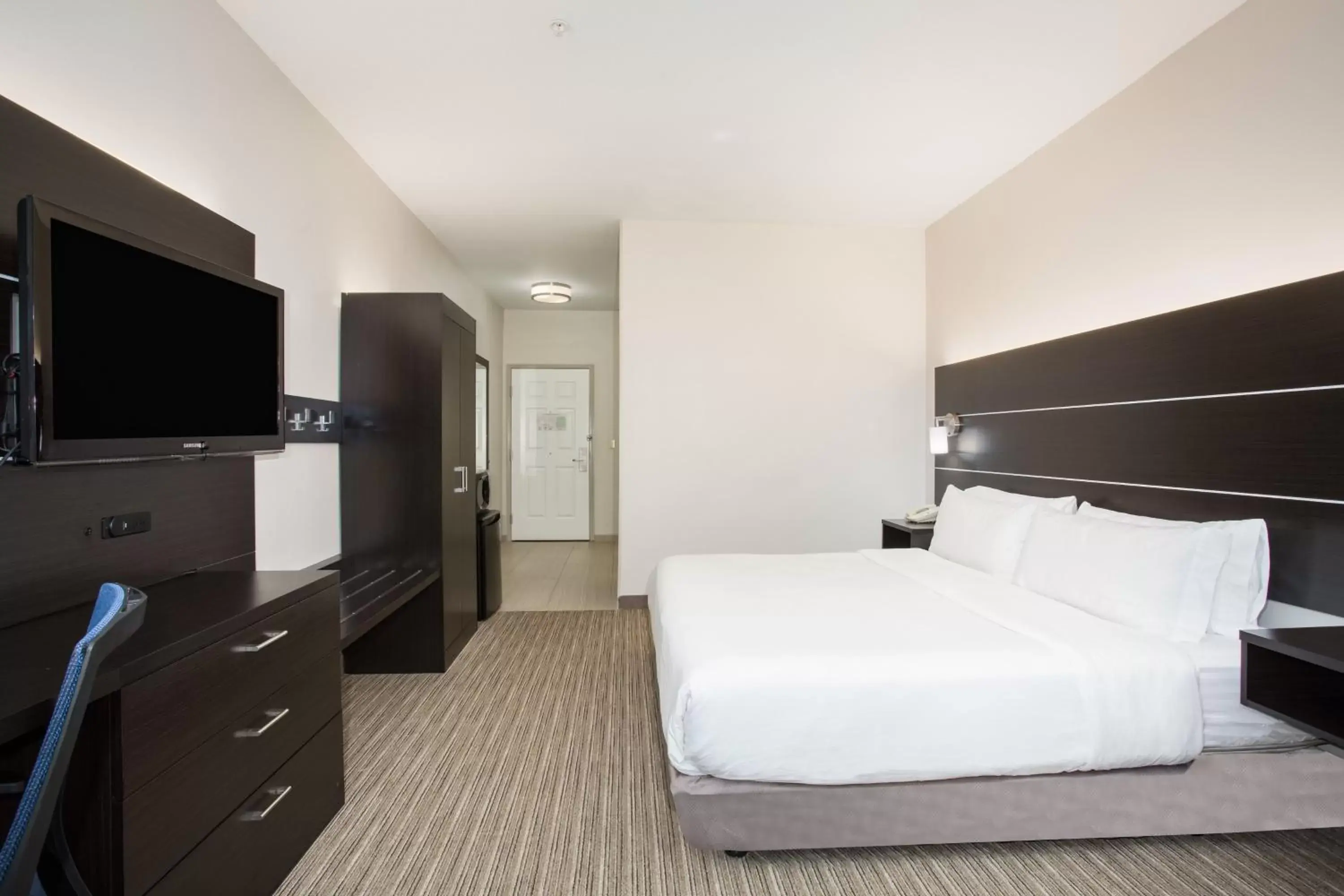 Photo of the whole room, Bed in Holiday Inn Express Hotel & Suites Fort Collins, an IHG Hotel