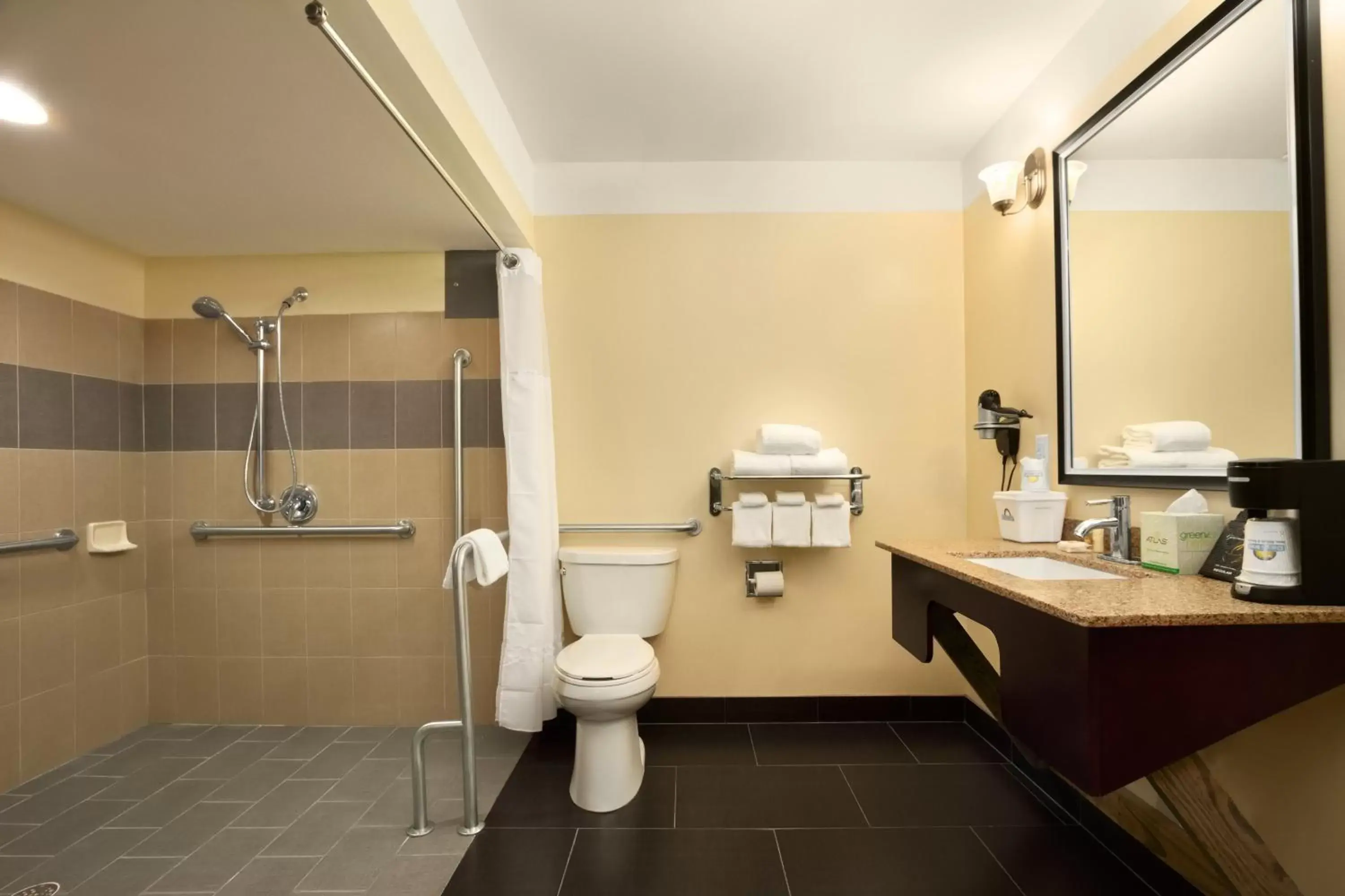 Bathroom in Days Inn by Wyndham Fultondale Bathroom in Days Inn by Wyndham Fultondale