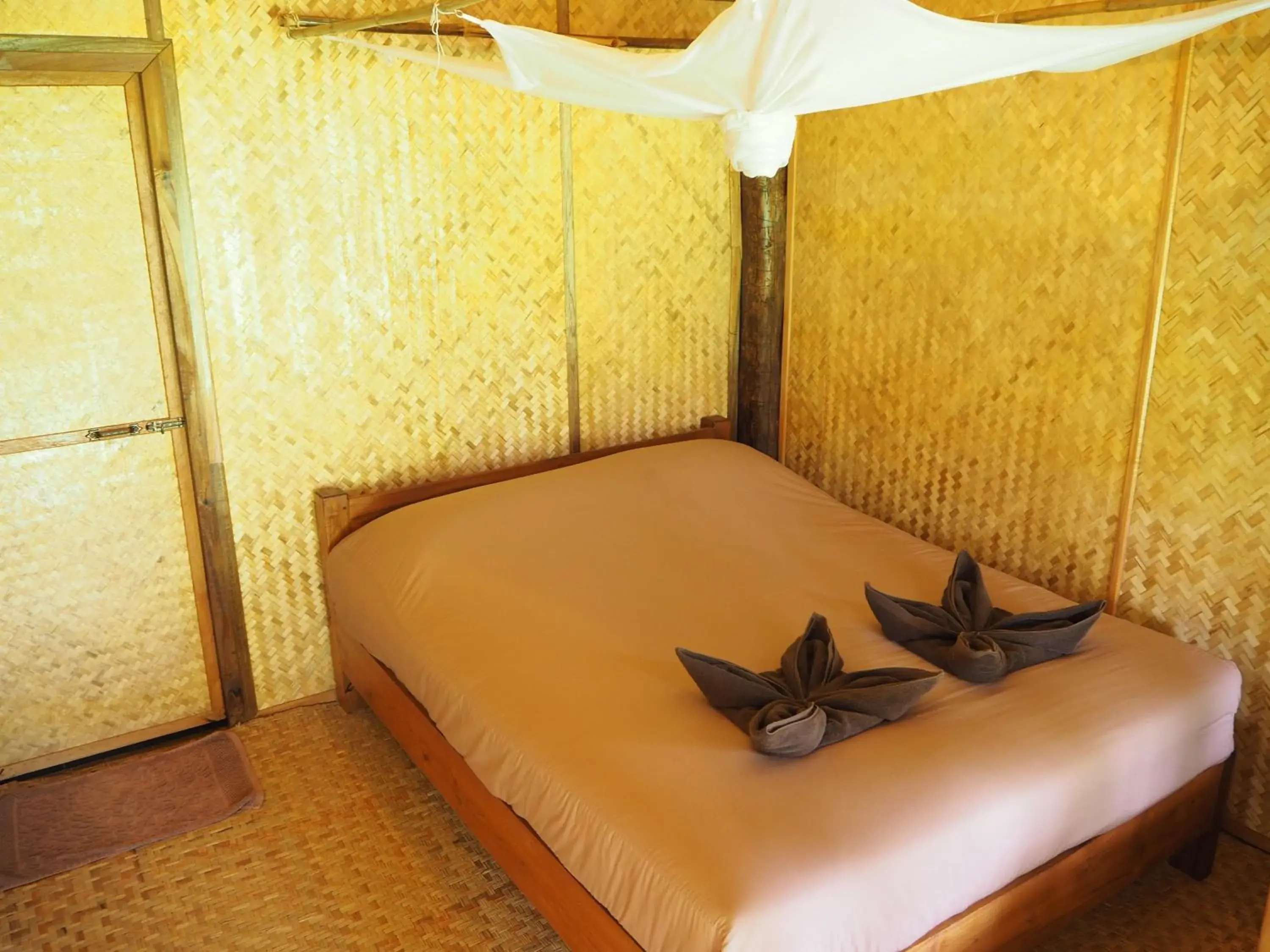 Photo of the whole room, Bed in Hotel Pai Country Hut