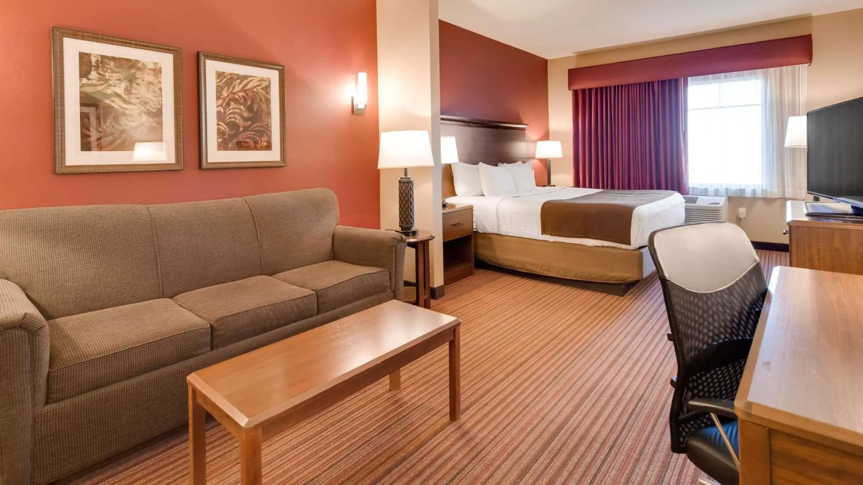 Photo of the whole room, Seating Area in Best Western Plus Chandler Hotel & Suites