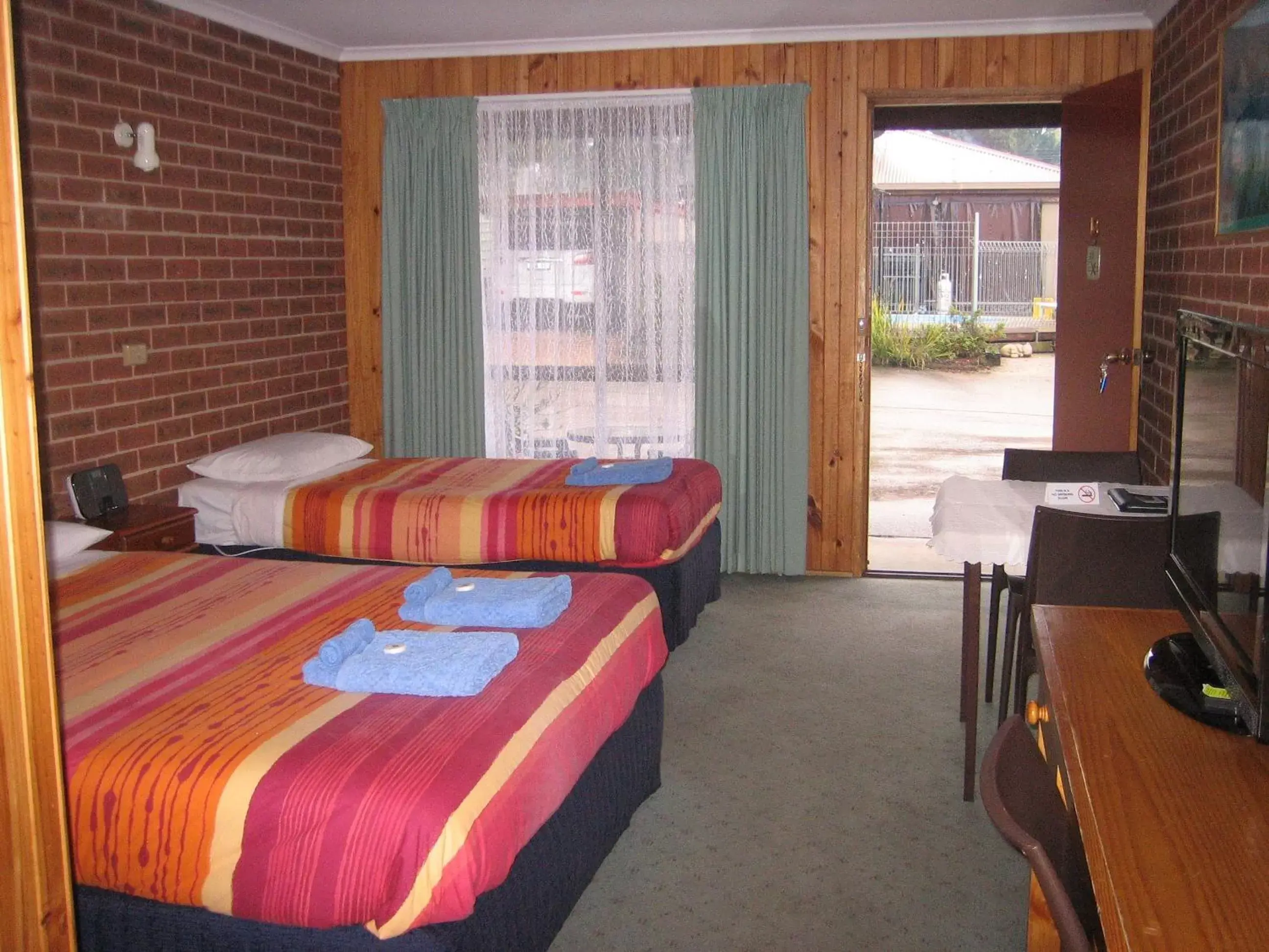 Bedroom, Bed in Orbost Country Road Motor Inn