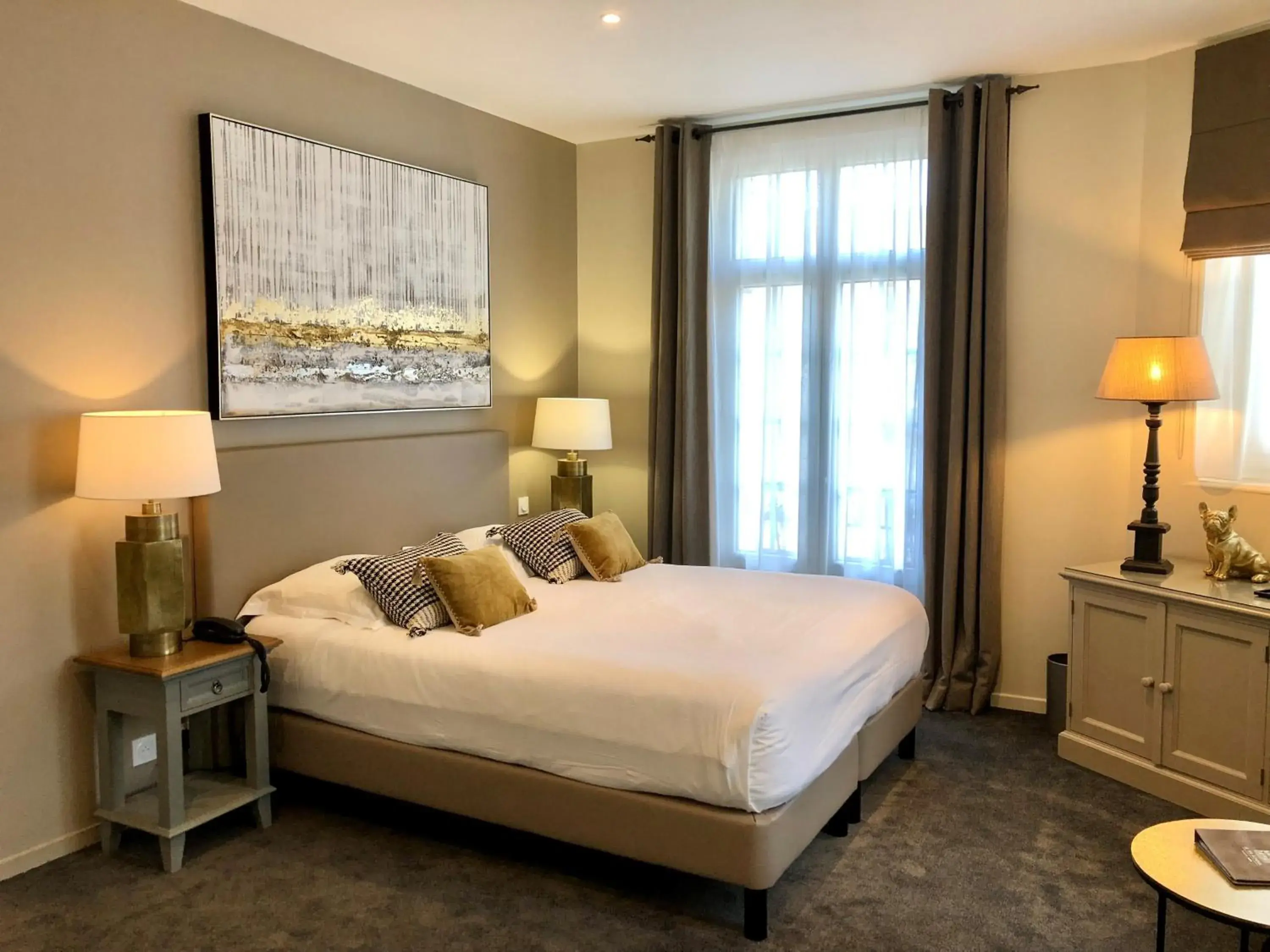Bed in Hôtel Le Fer à Cheval
