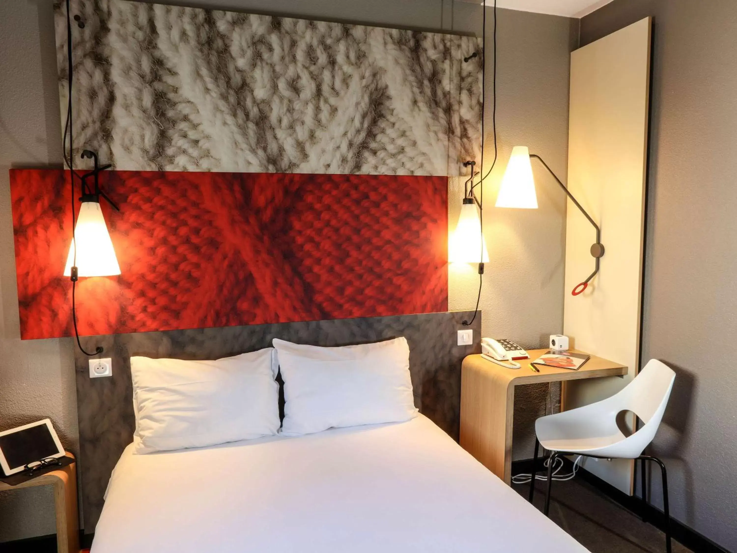 Photo of the whole room, Bed in ibis Orange Sud