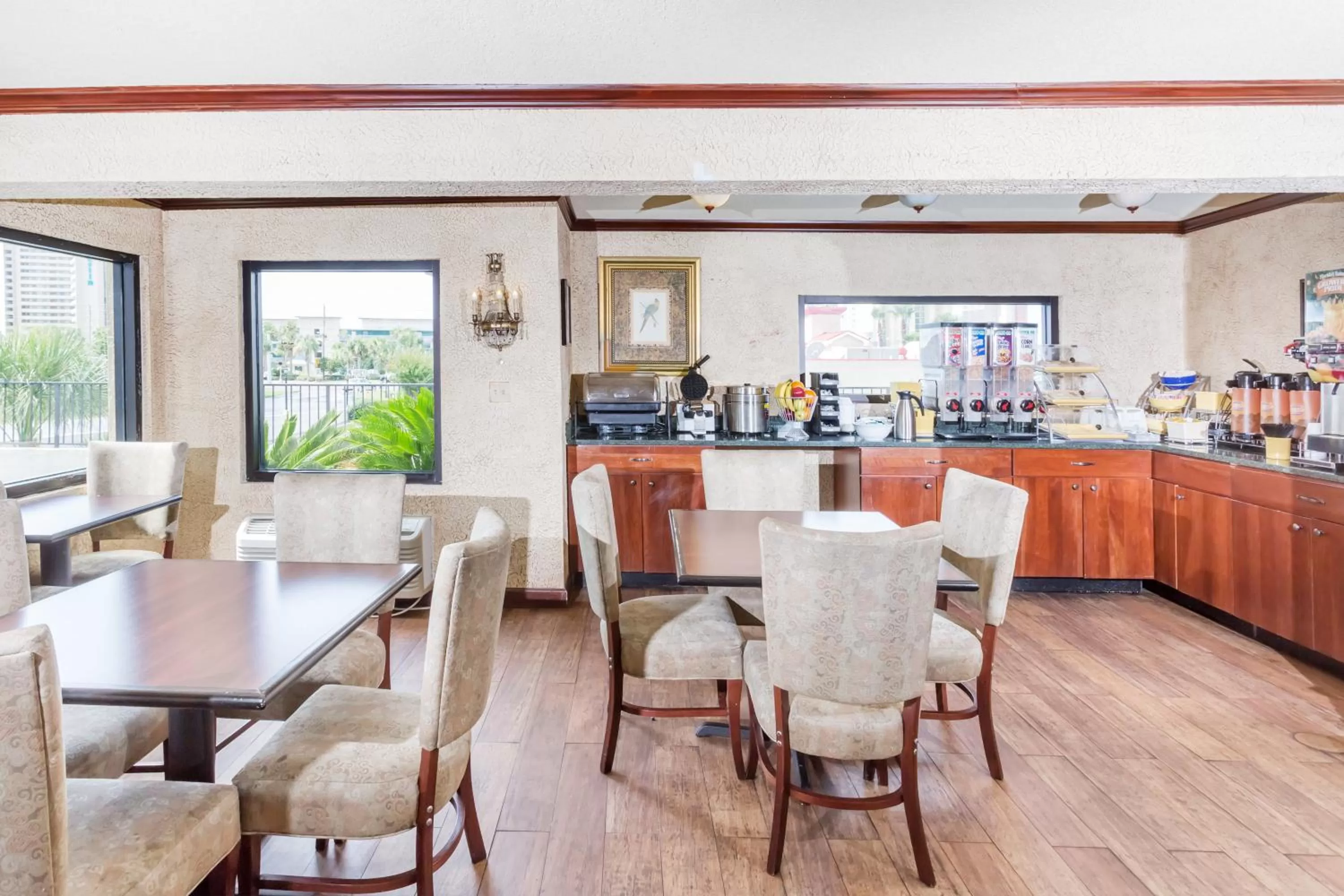 Restaurant/places to eat in Days Inn by Wyndham Destin
