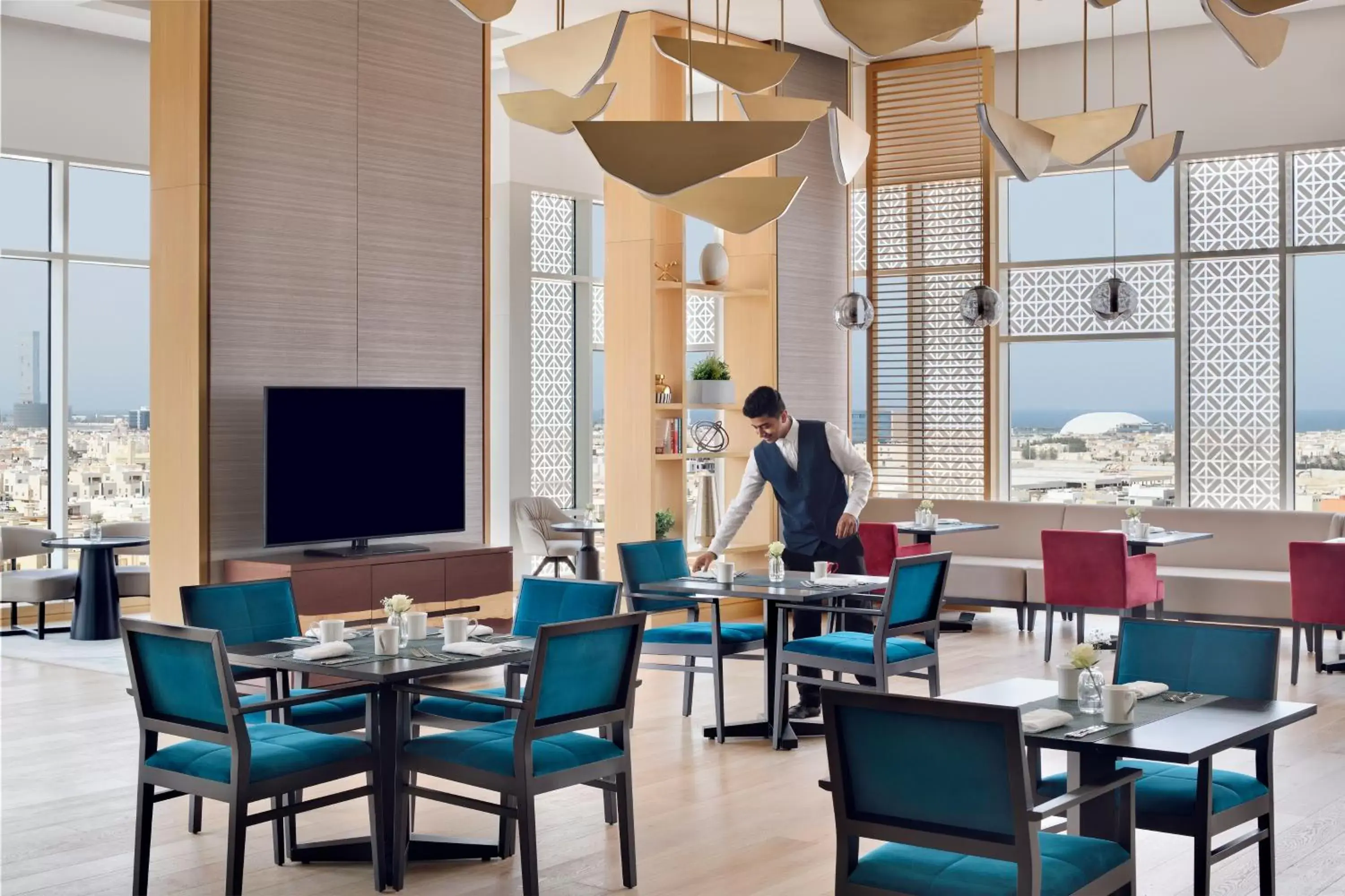 Lounge or bar, Restaurant/Places to Eat in Crowne Plaza - Jeddah Al Salam, an IHG Hotel