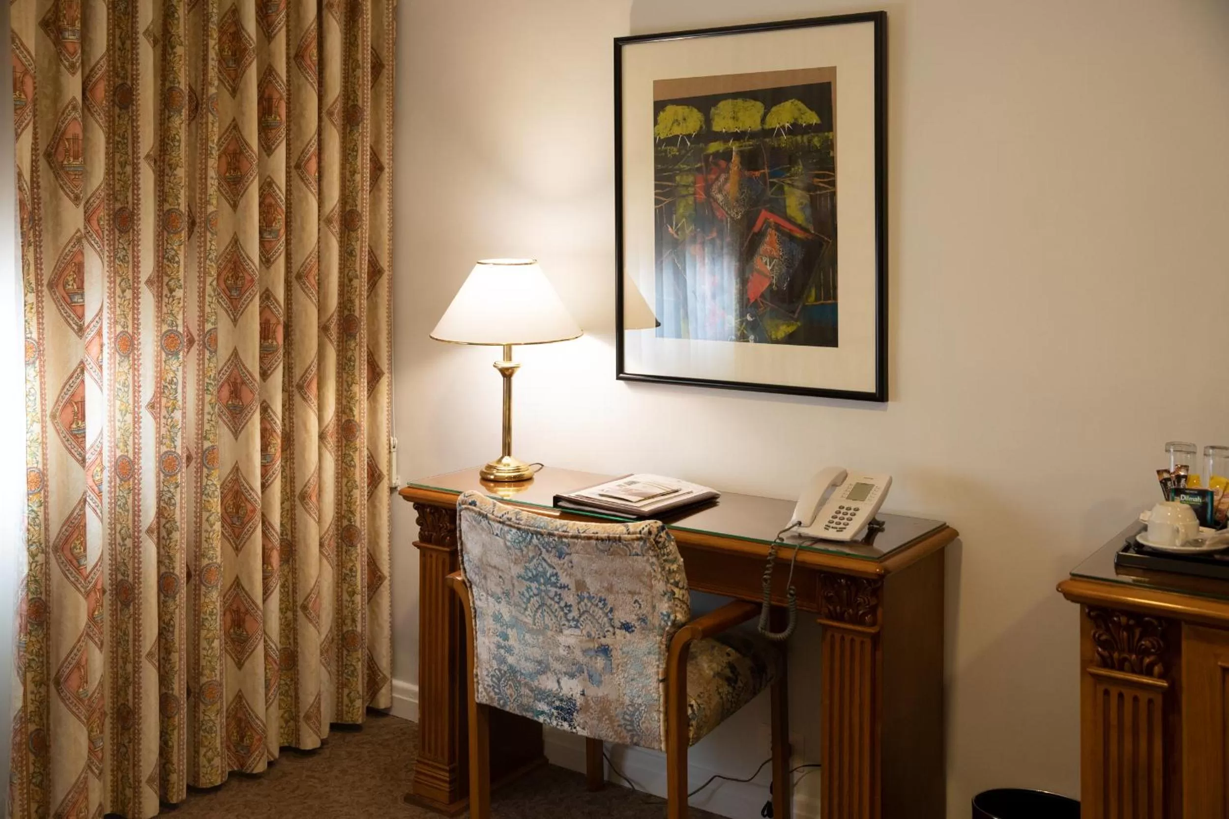 Communal lounge/ TV room in Amman International Hotel