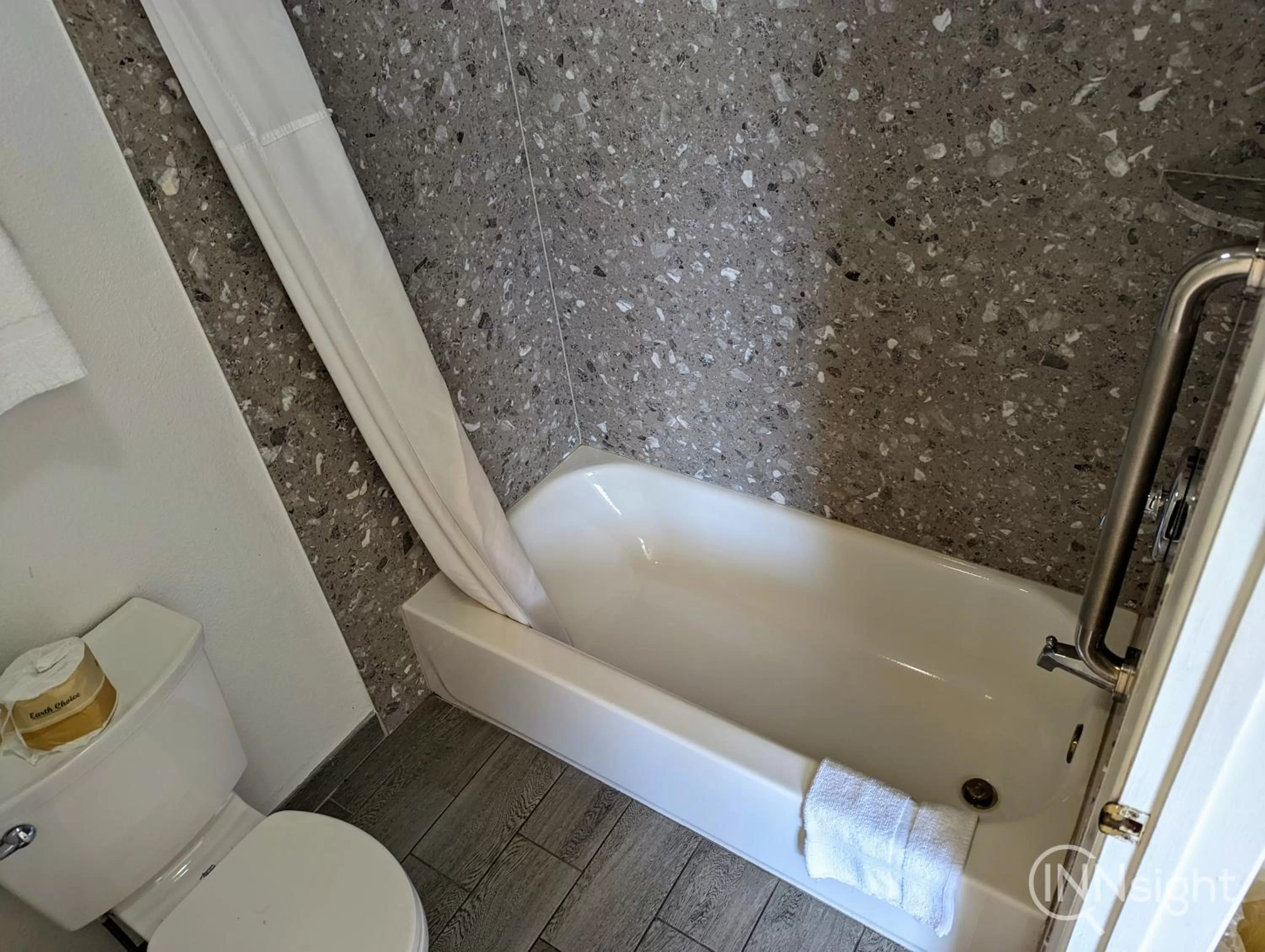 Bathroom in Royal Inn