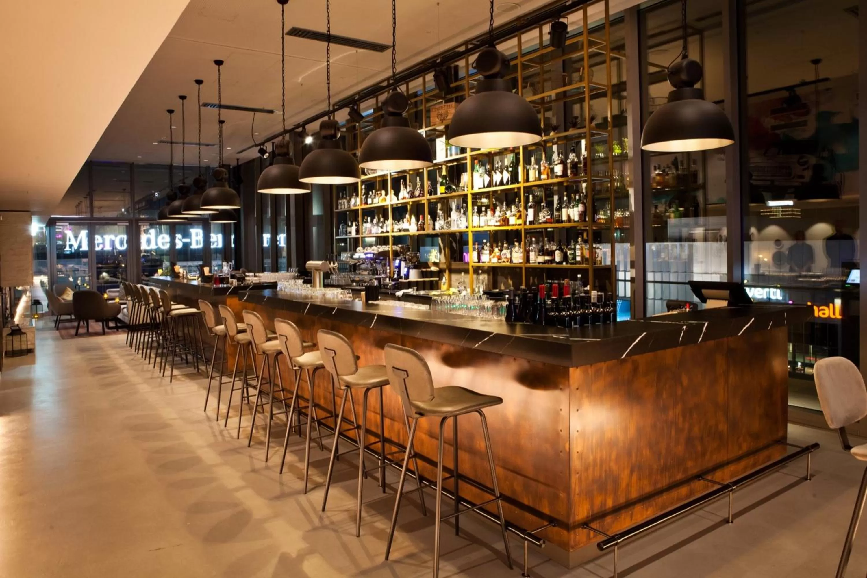 Lounge or bar in Hotel Indigo Berlin - East Side Gallery