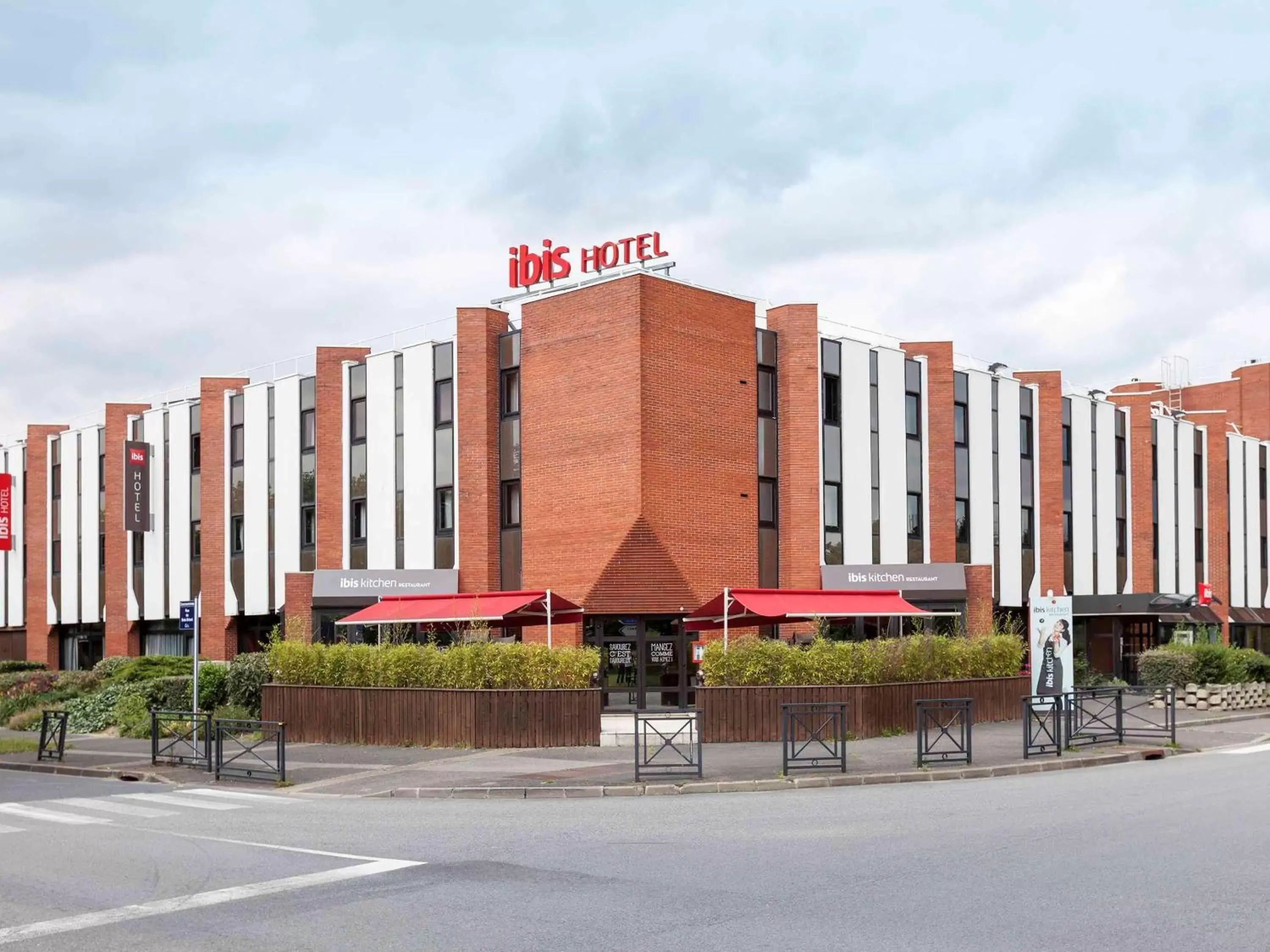 Property building in Ibis Évry-Courcouronnes Property building in Ibis Évry-Courcouronnes