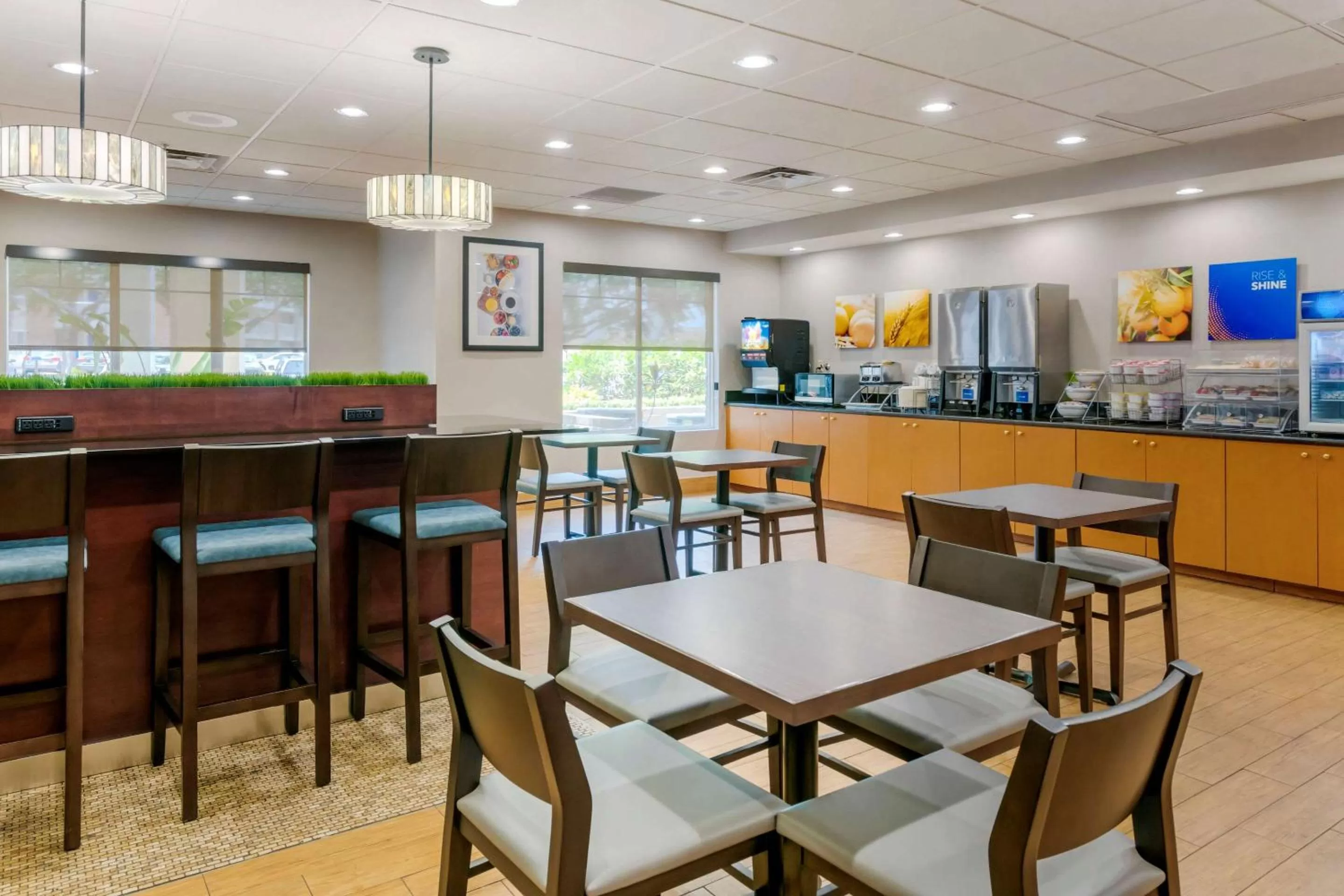 Restaurant/places to eat in Comfort Suites Near Universal Orlando Resort