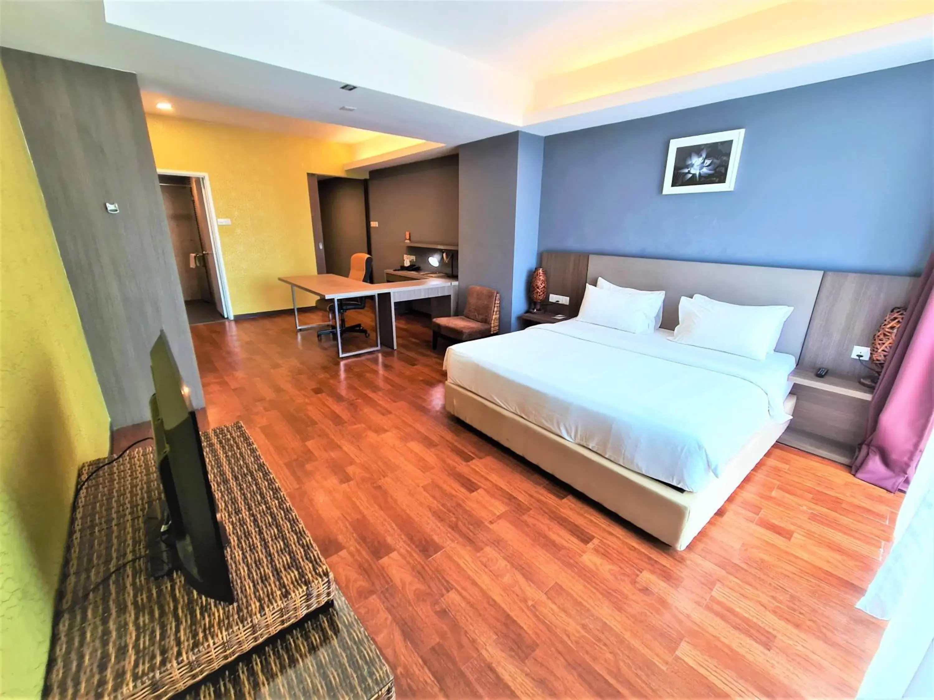 Nexus Regency Suites & Hotel