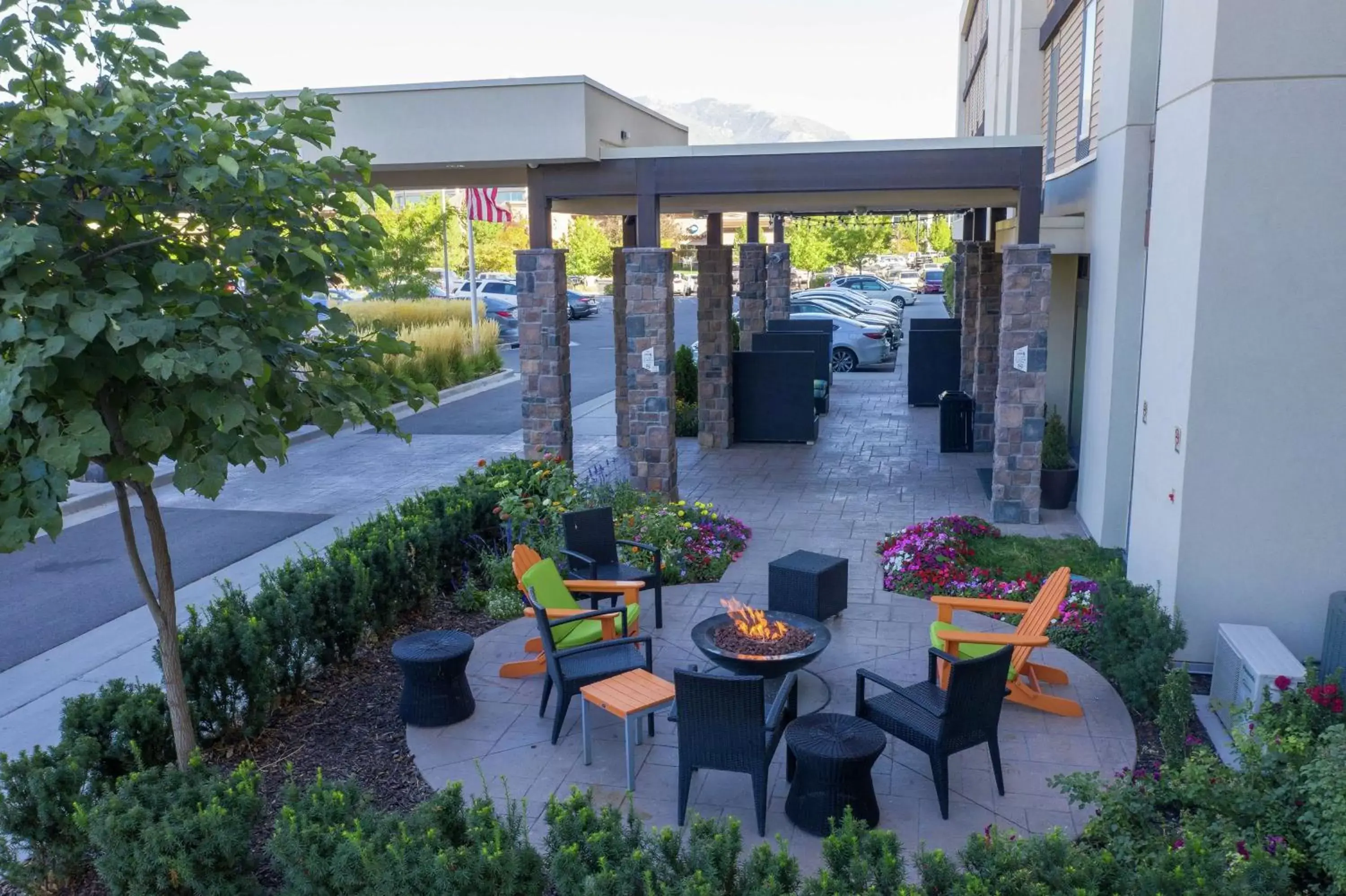 Property building, Restaurant/Places to Eat in Home2 Suites by Hilton Salt Lake City / South Jordan