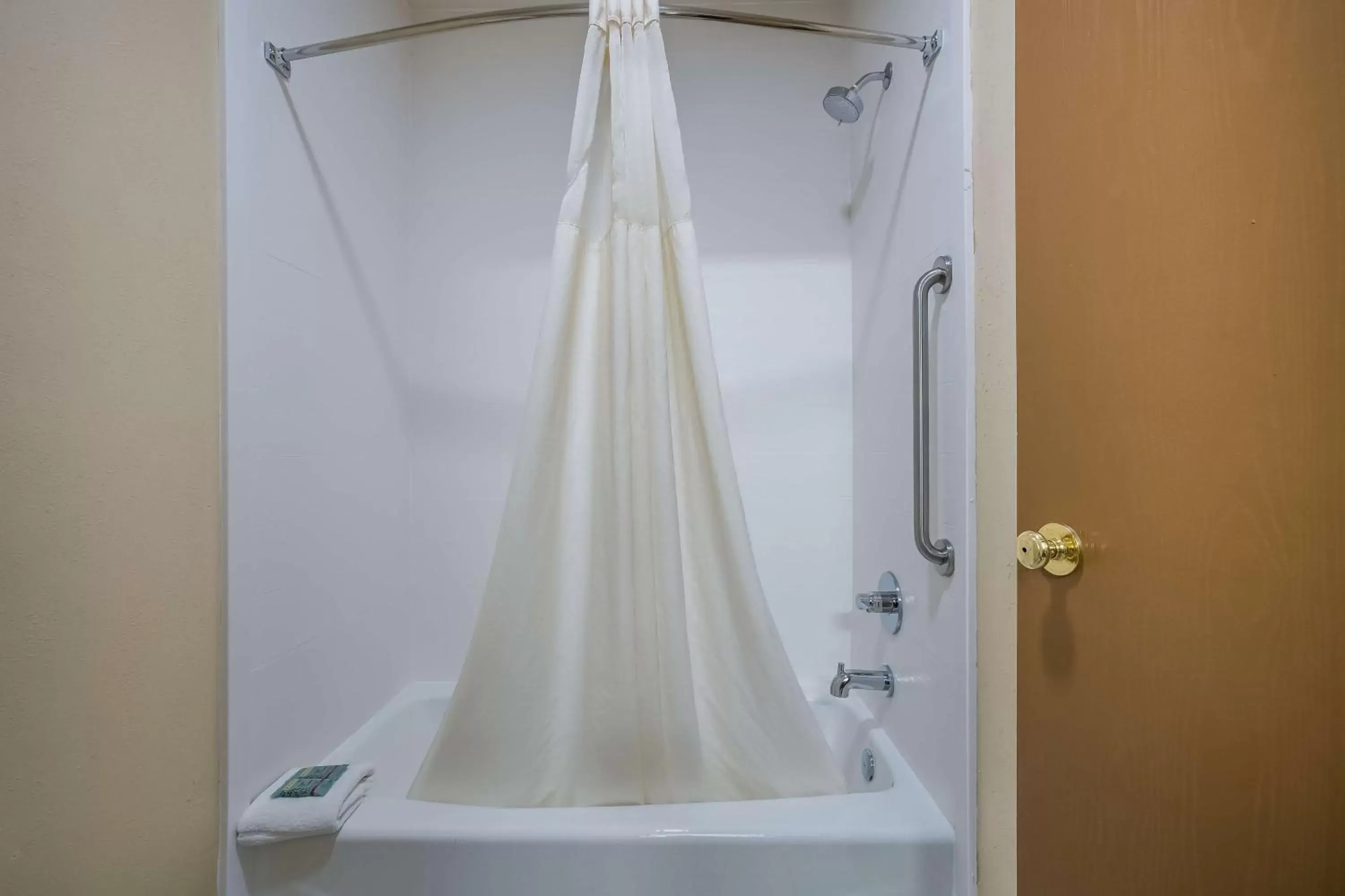 Bathroom in Best Western Gold Poppy Inn