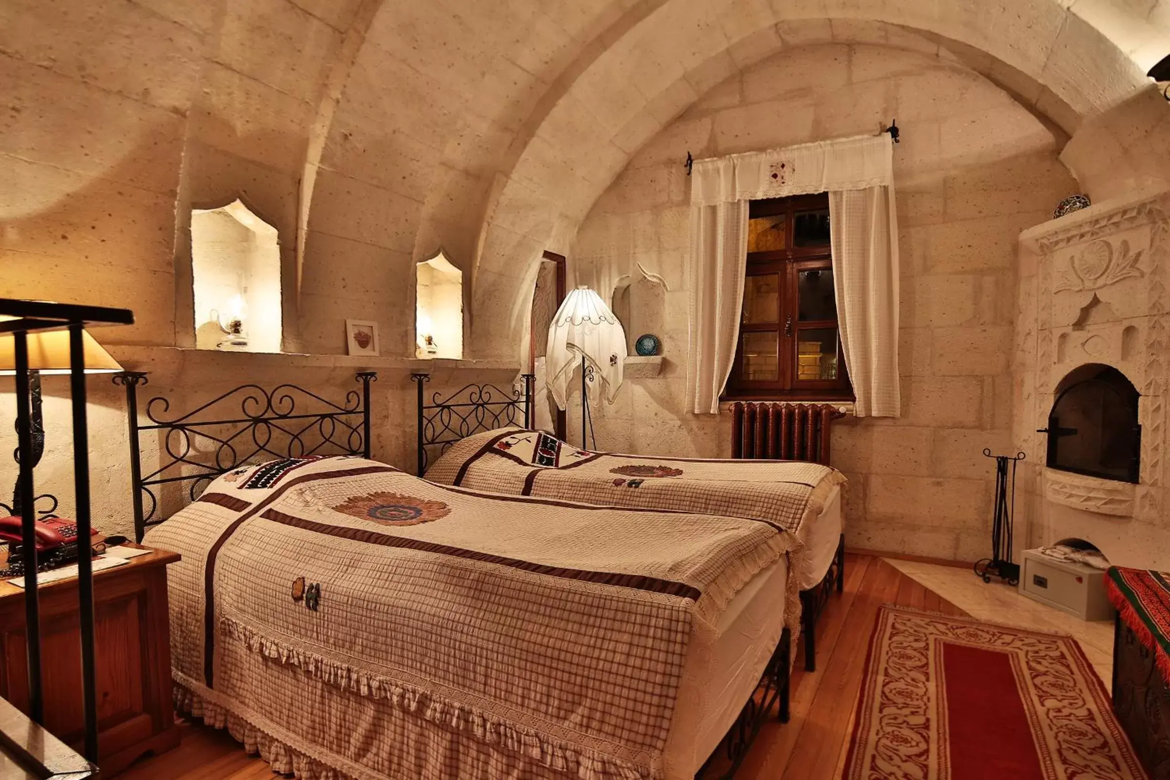 Photo of the whole room, Bed in Cappadocia Cave Suites