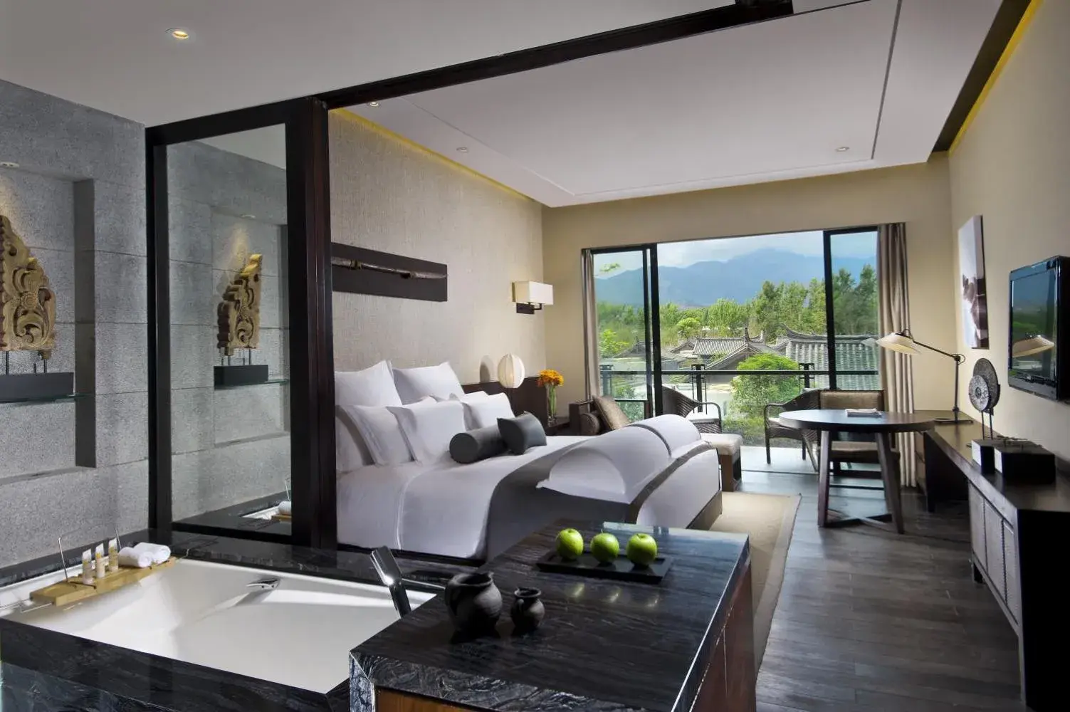 Bedroom, Seating Area in Pullman Lijiang Resort & Spa