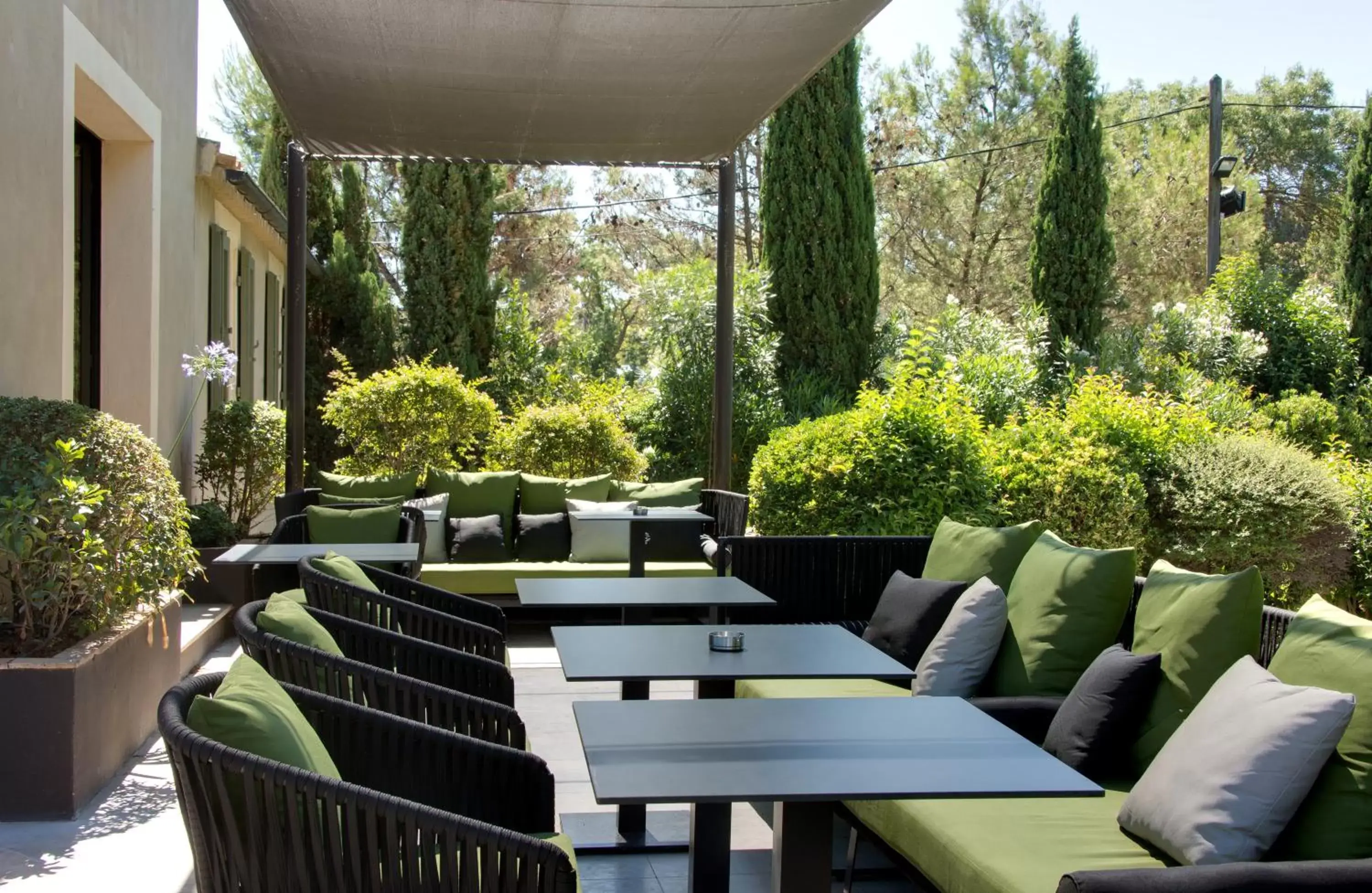 Garden, Restaurant/Places to Eat in Hôtel Montmorency & Spa