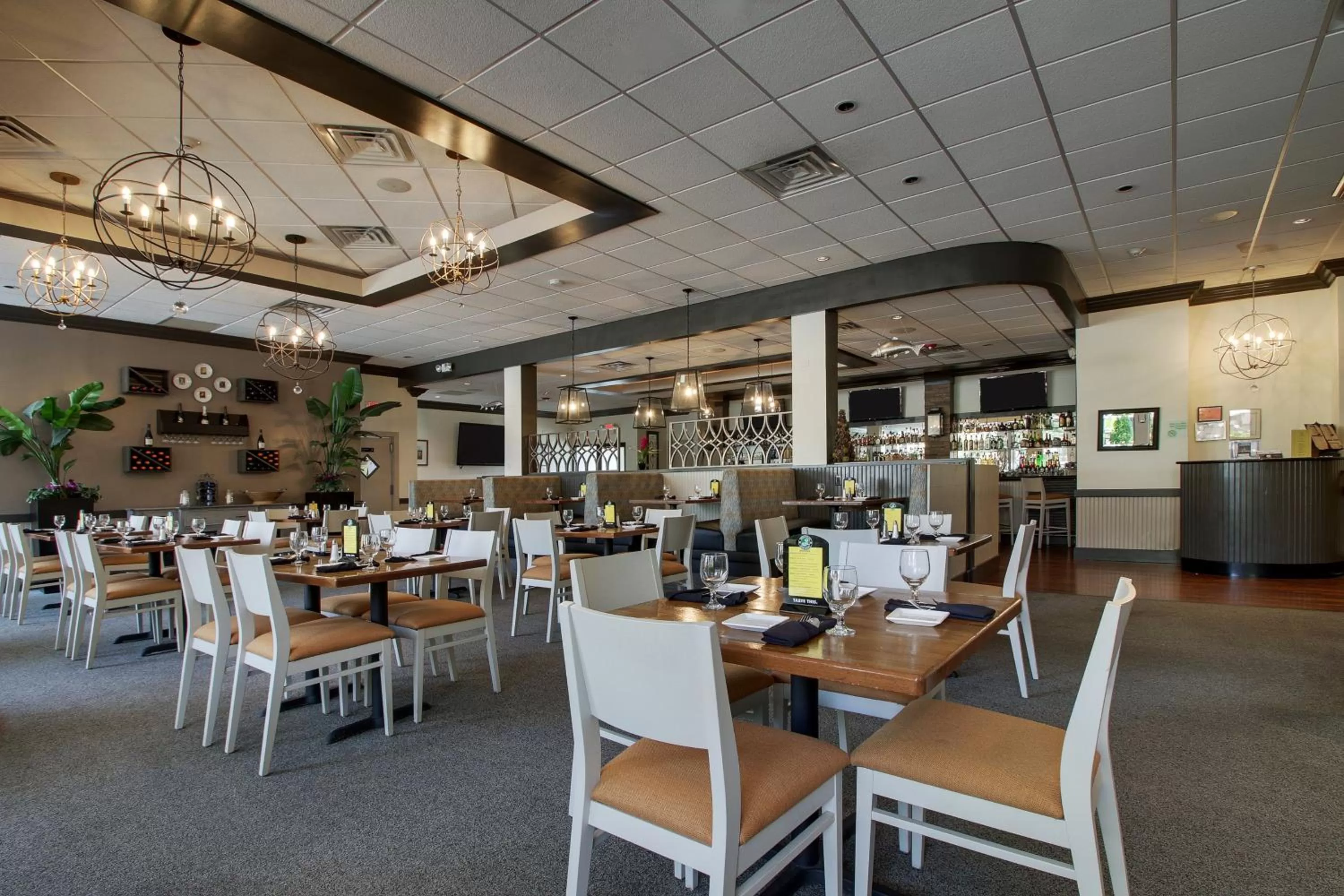 Restaurant/places to eat in Holiday Inn Westbury-Long Island by IHG