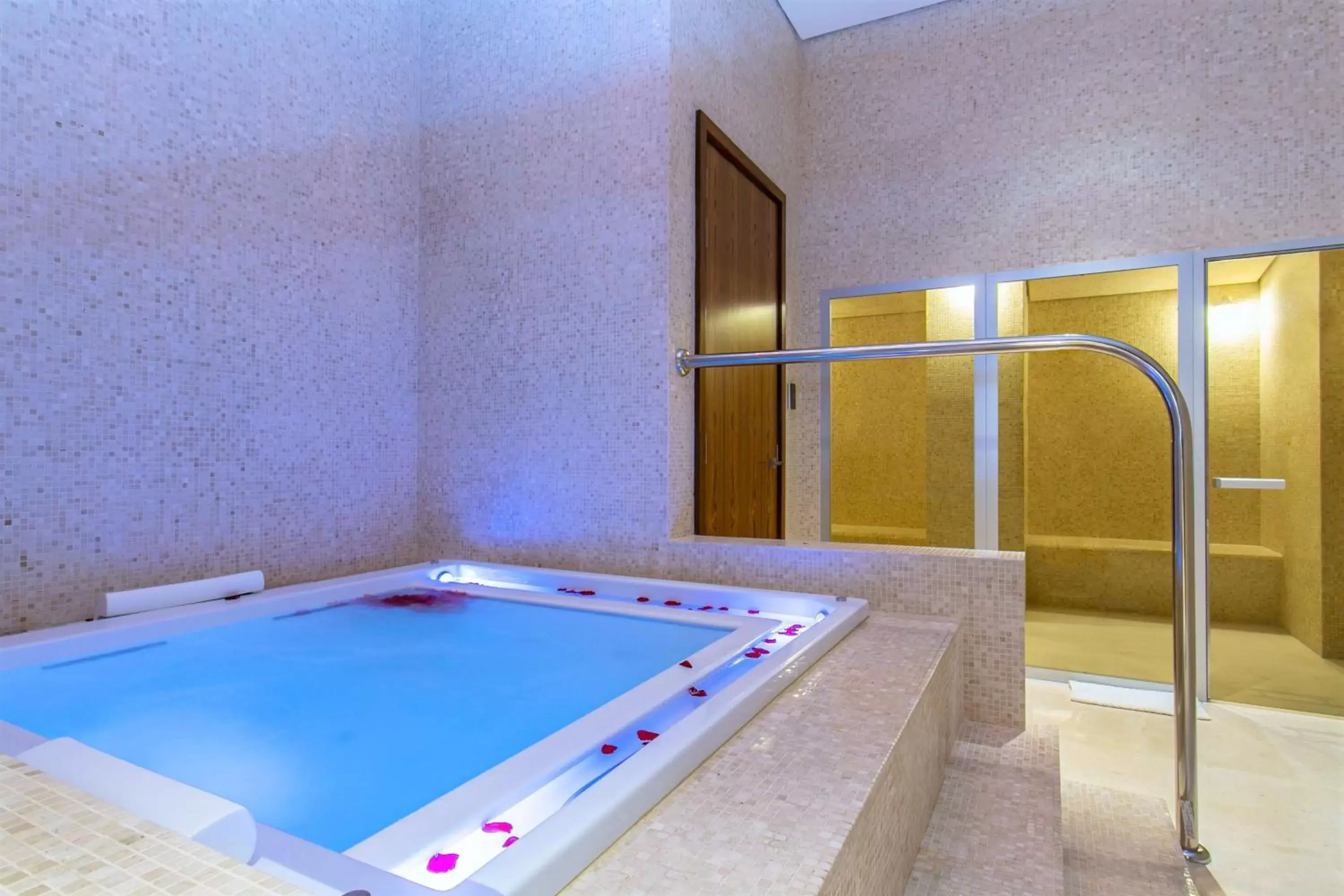 Sports, Swimming Pool in Hilton Riyadh Hotel & Residences