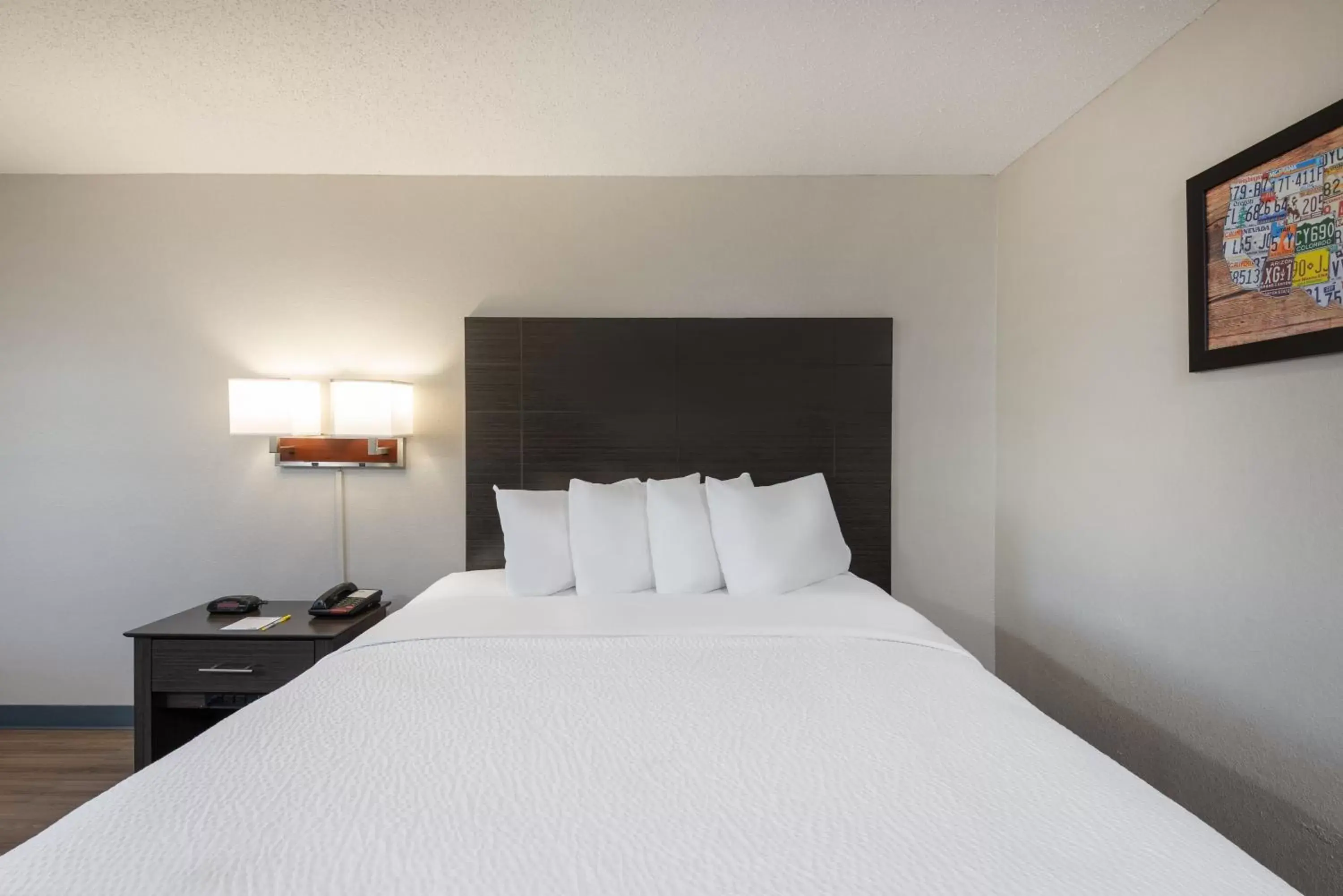 Bed in Days Inn by Wyndham Somerset PA I-70 I-76 Bed in Days Inn by Wyndham Somerset PA I-70 I-76