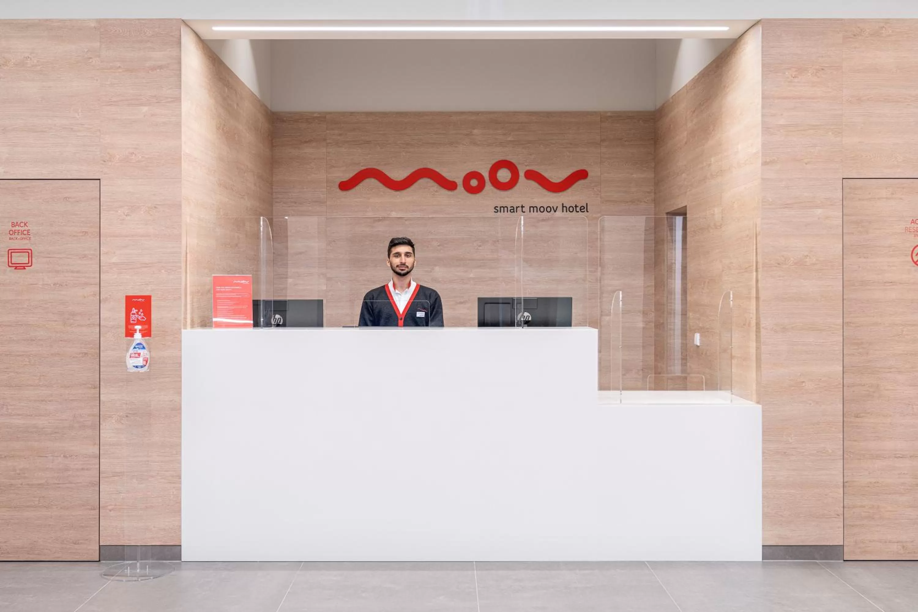 Staff in Moov Hotel Oeiras