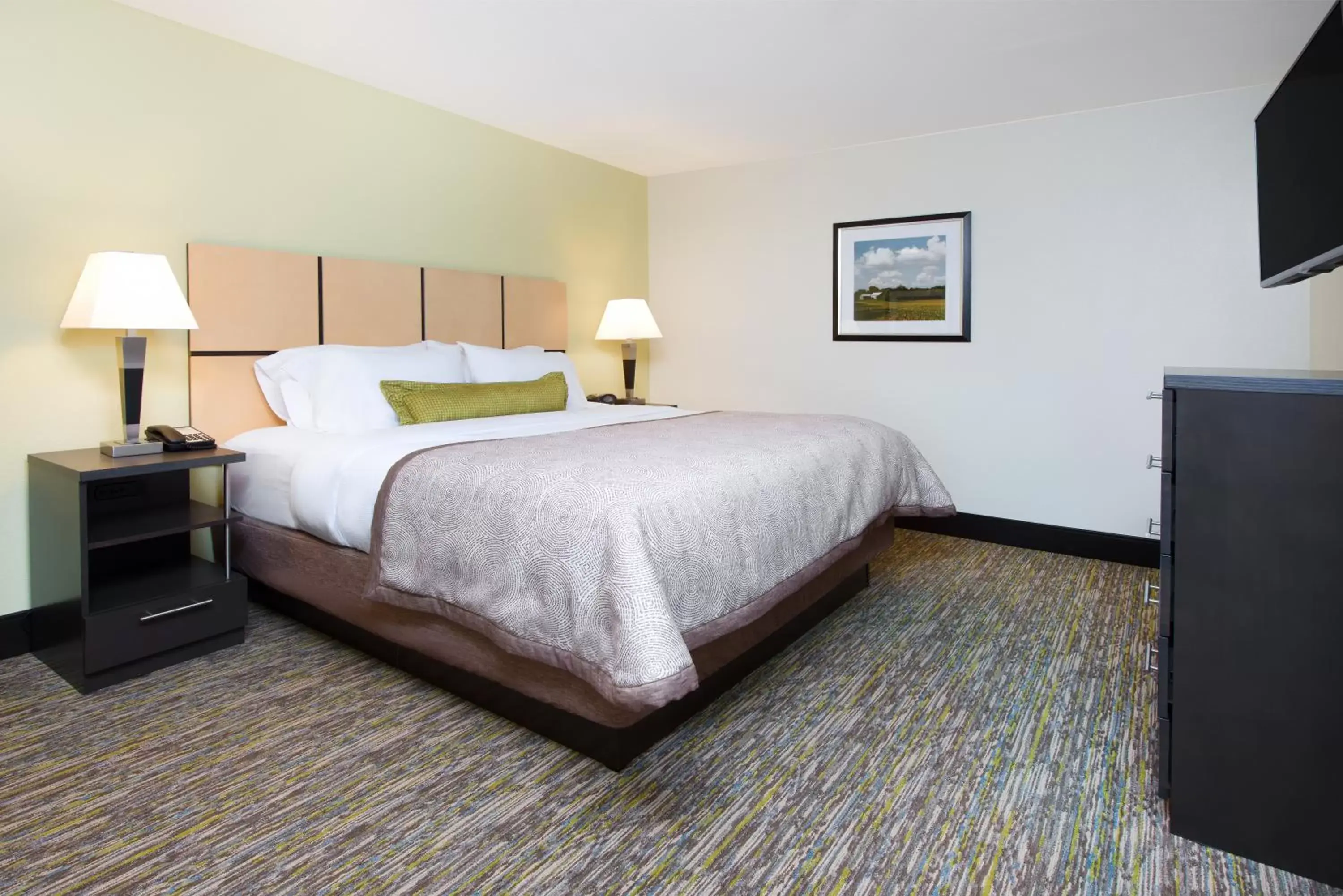 Photo of the whole room, Bed in Candlewood Suites Columbia Hwy 63 & I-70, an IHG Hotel