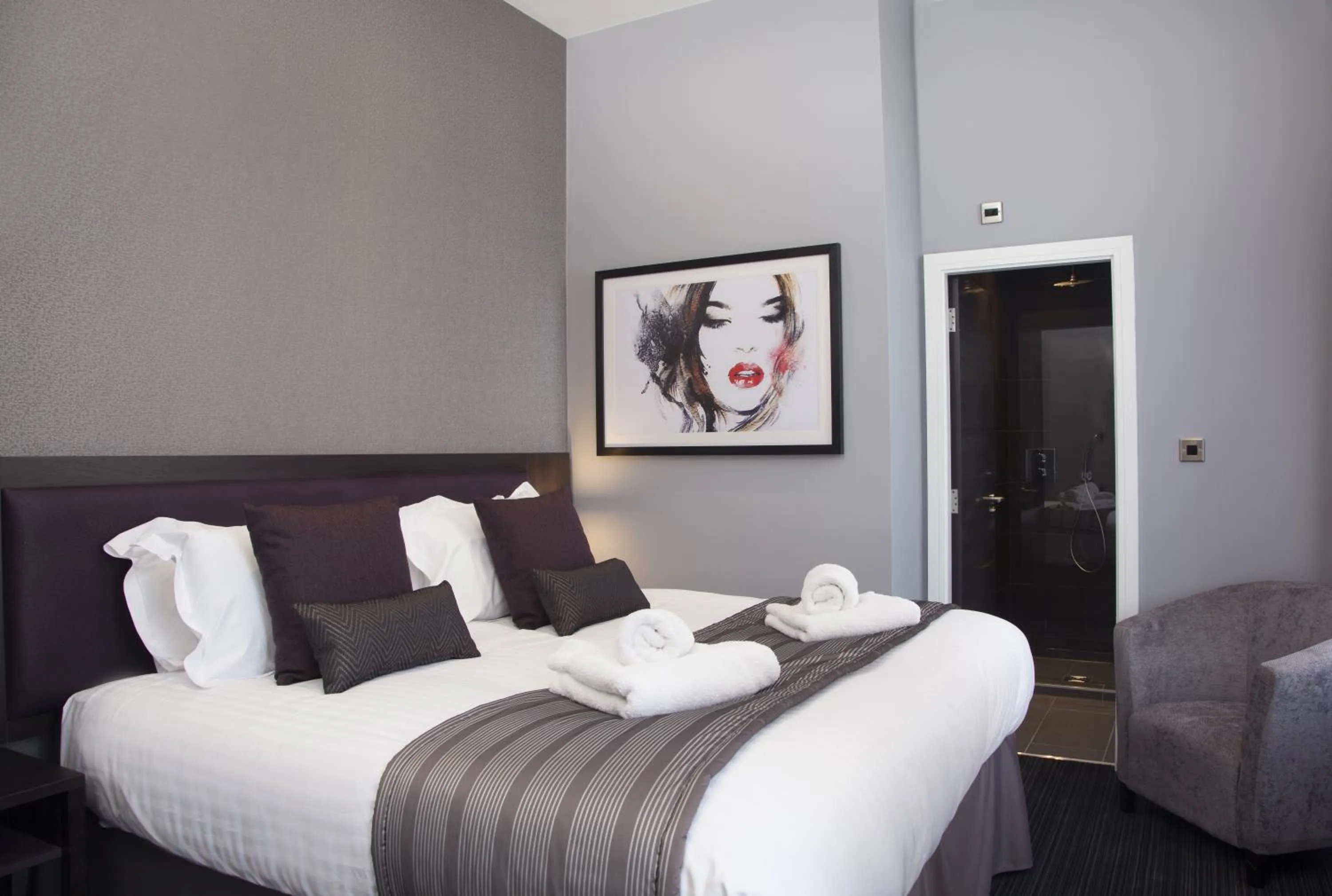 Photo of the whole room, Bed in EPIC Apart Hotel - Duke Street