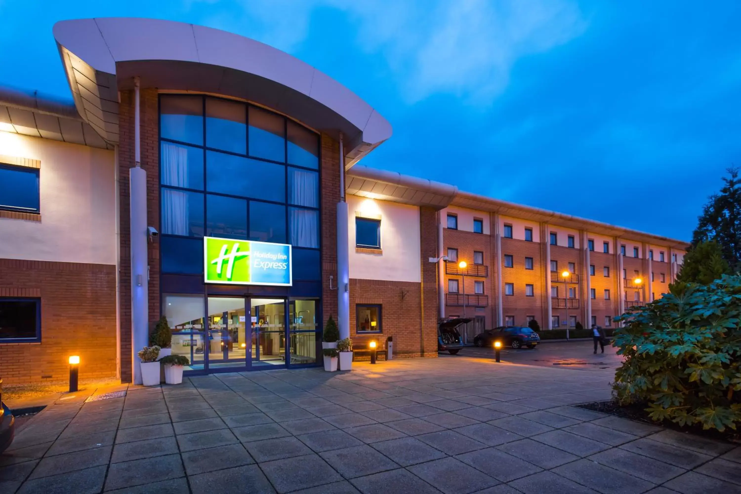 Property Building in Holiday Inn Express Newport, an IHG Hotel