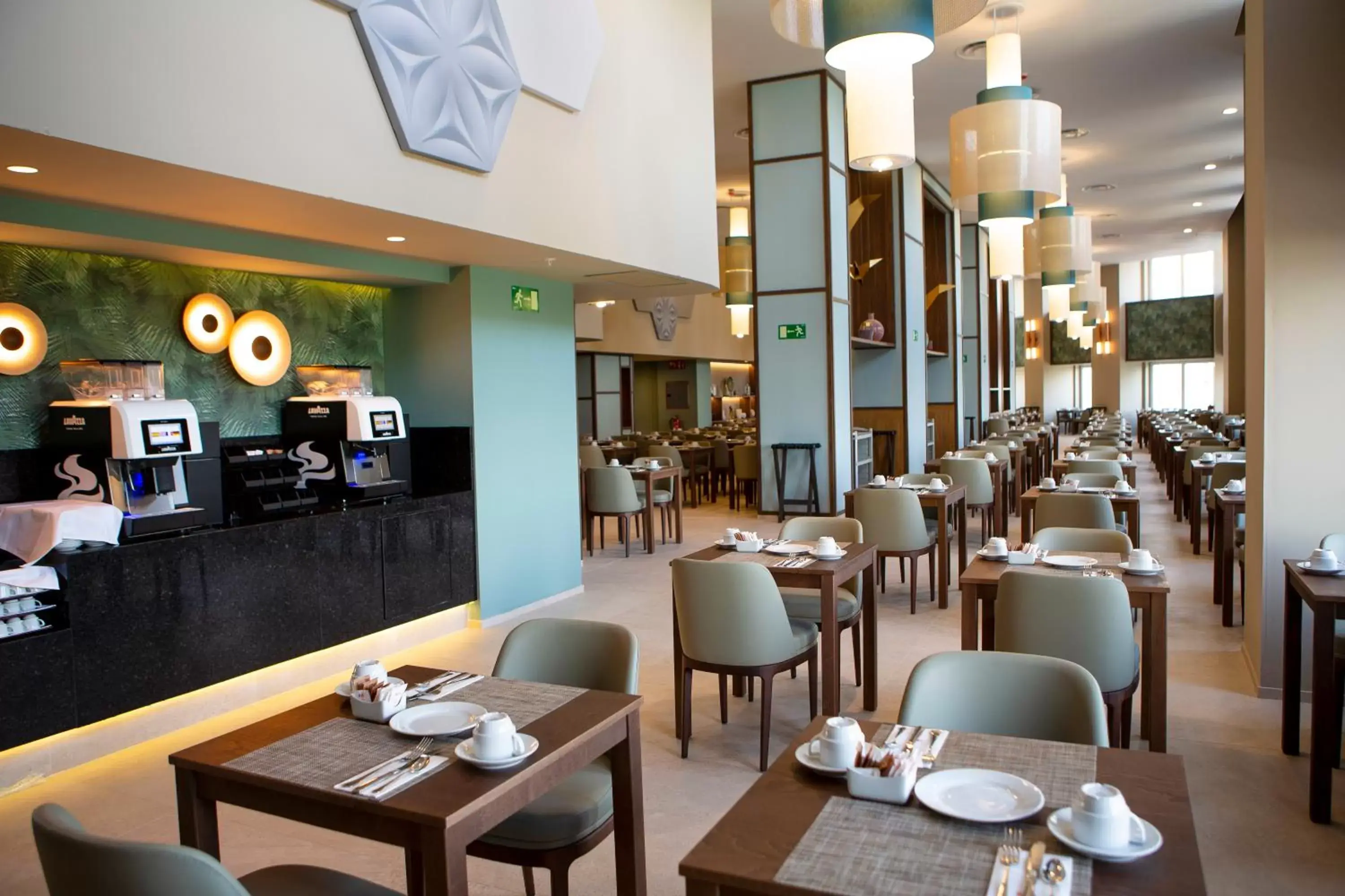 Restaurant/Places to Eat in Riu Plaza España