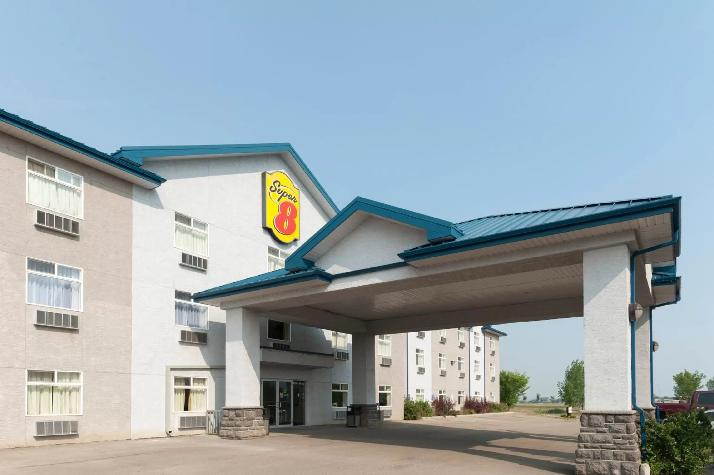 Facade/entrance, Property Building in Super 8 by Wyndham Fort Saskatchewan