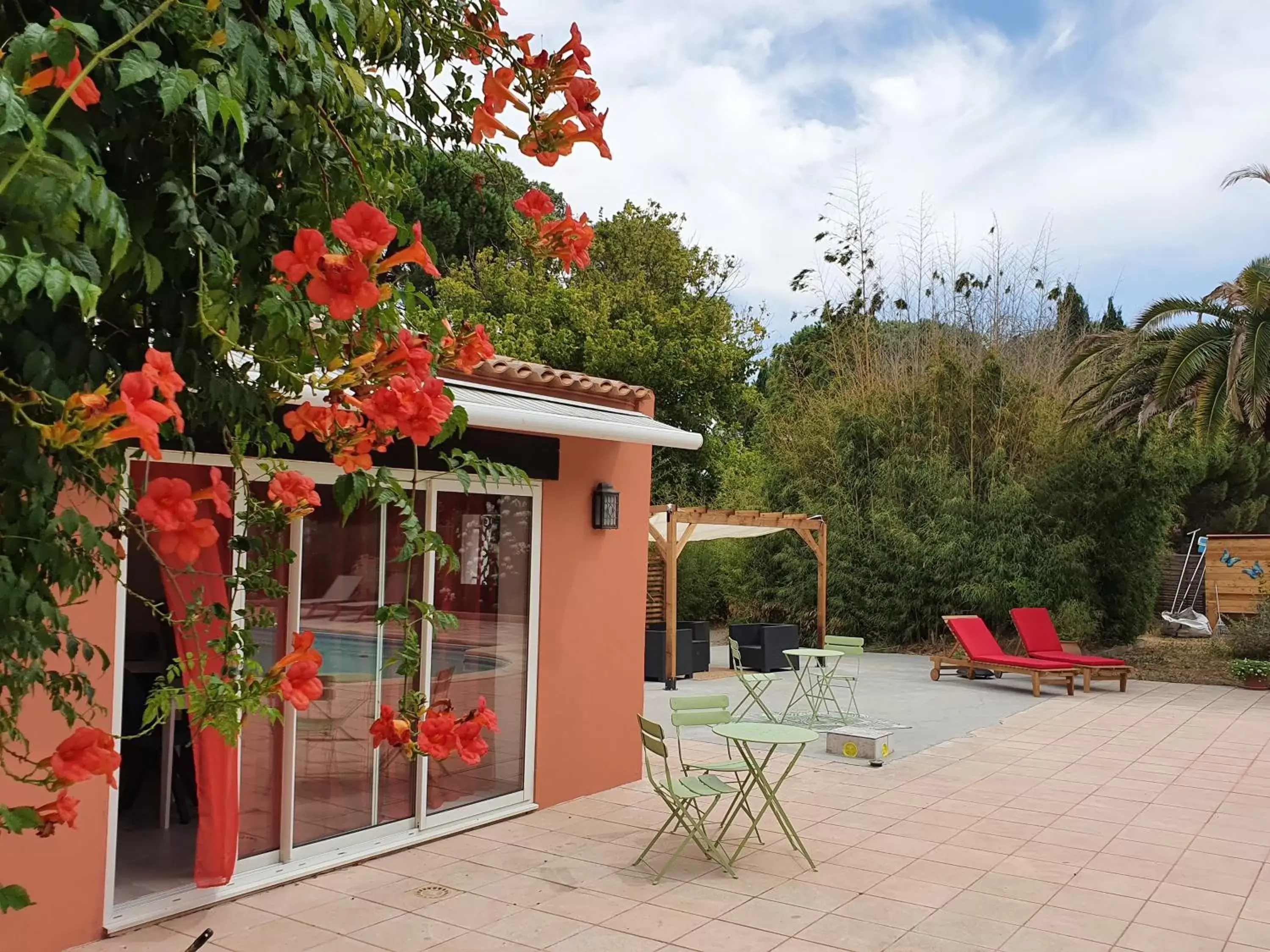 Balcony/Terrace in Au secret des Brégines