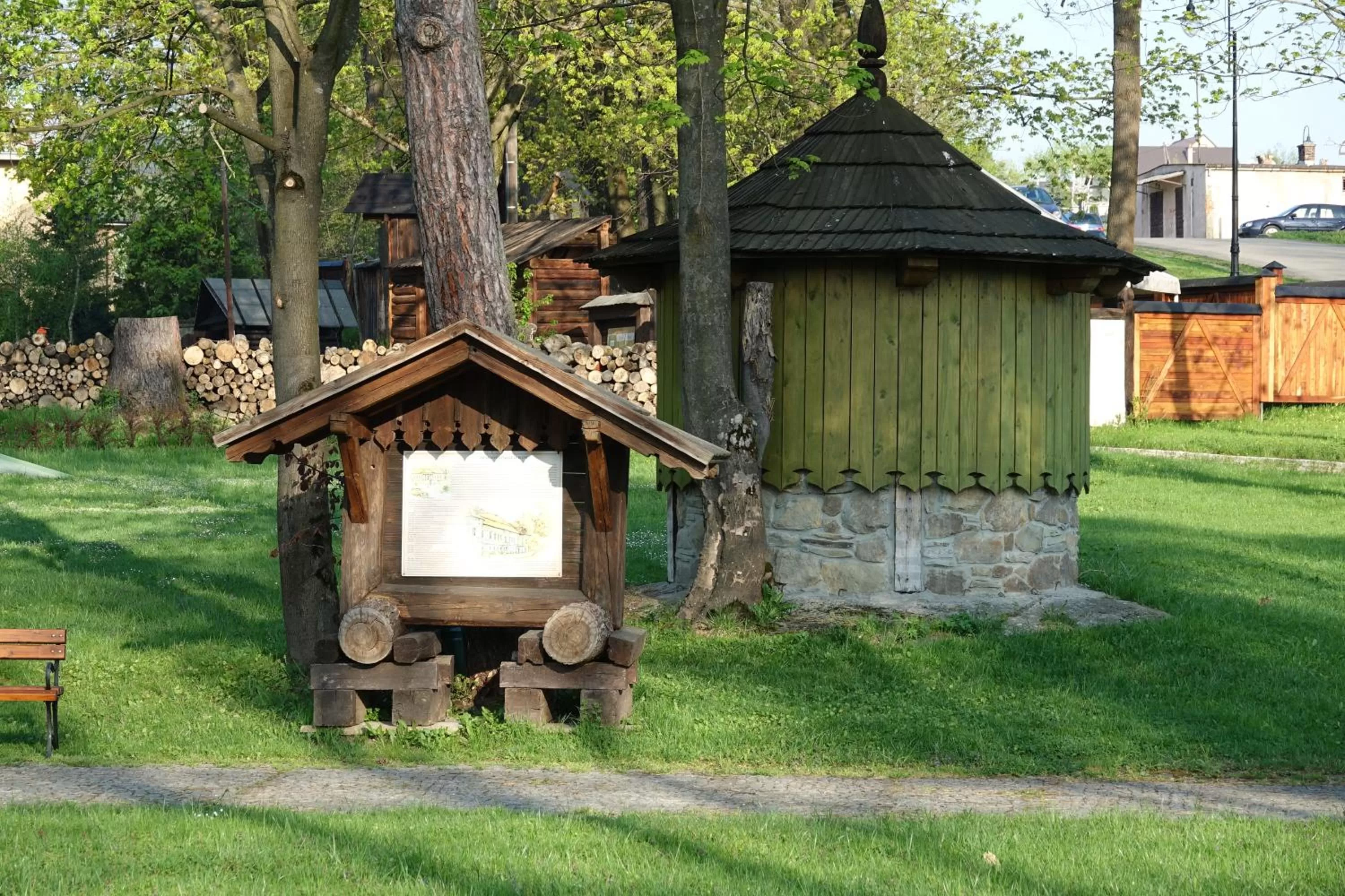 Property building in Gościniec Dworski w Ropie - Pokoje gościnne