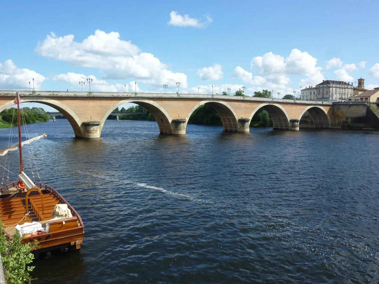 Nearby landmark in Hotel de France