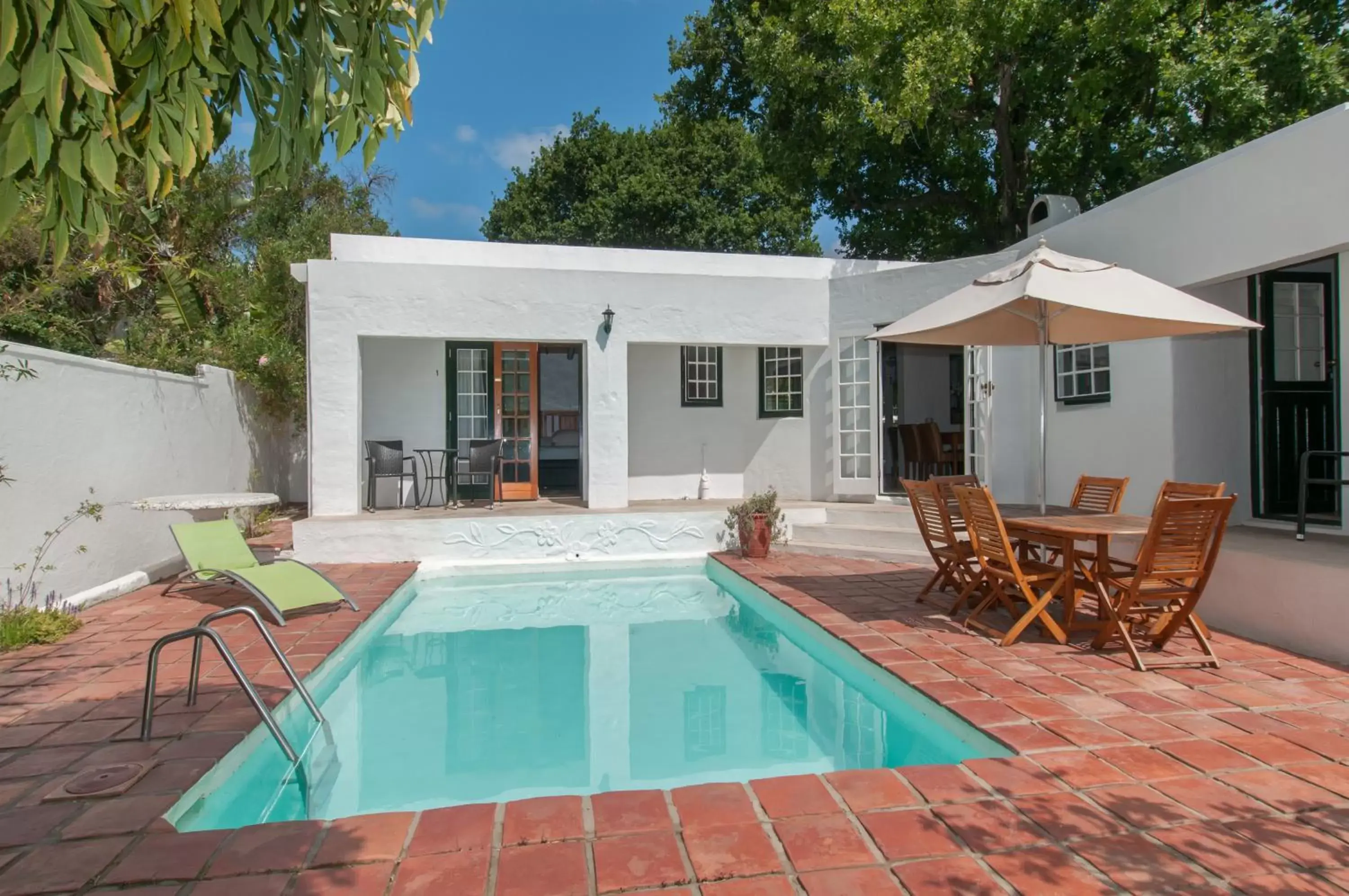 Swimming Pool in Hotel Roosje van de Kaap