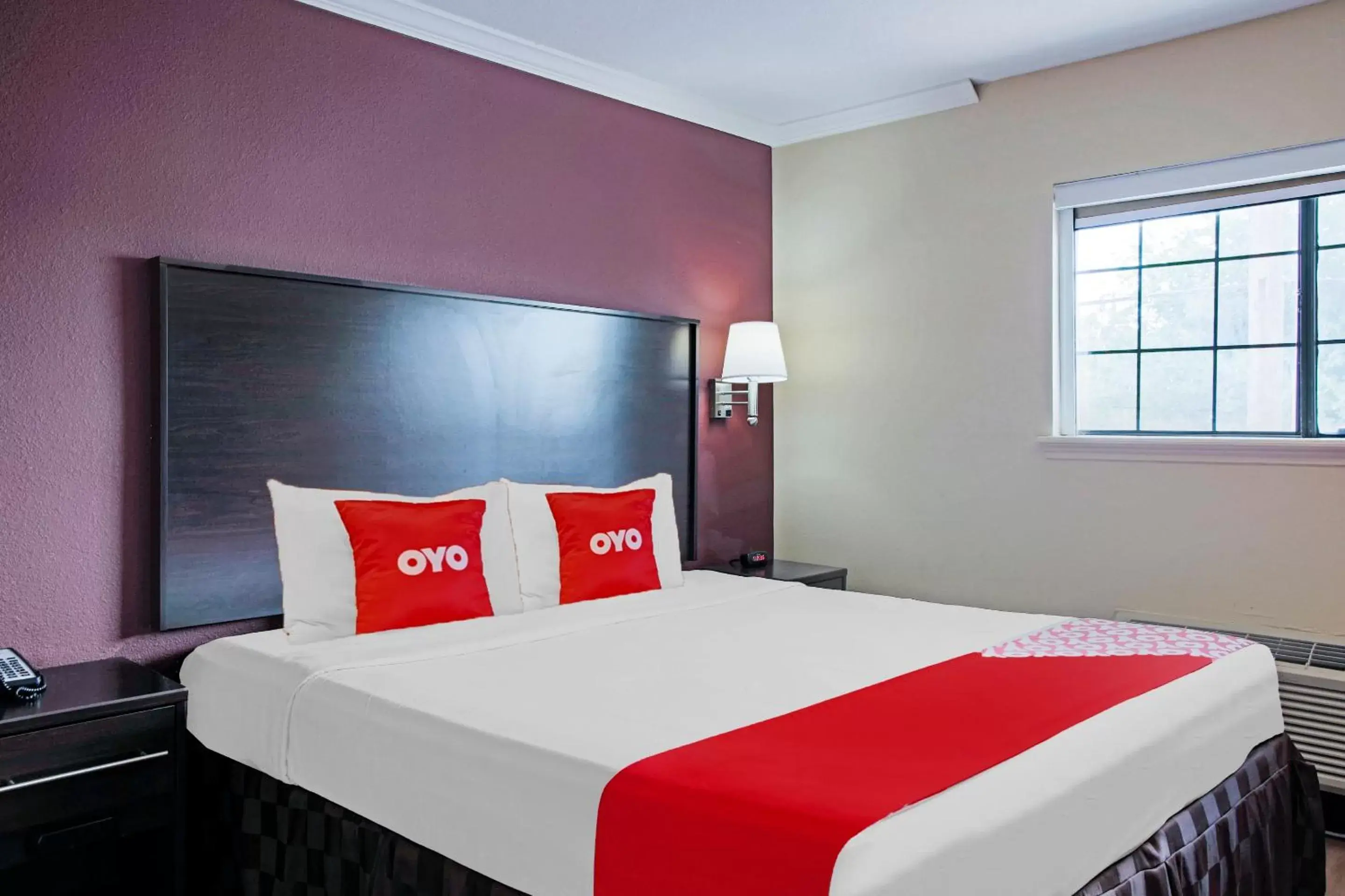 Bedroom, Bed in OYO Hotel McAllen Airport South