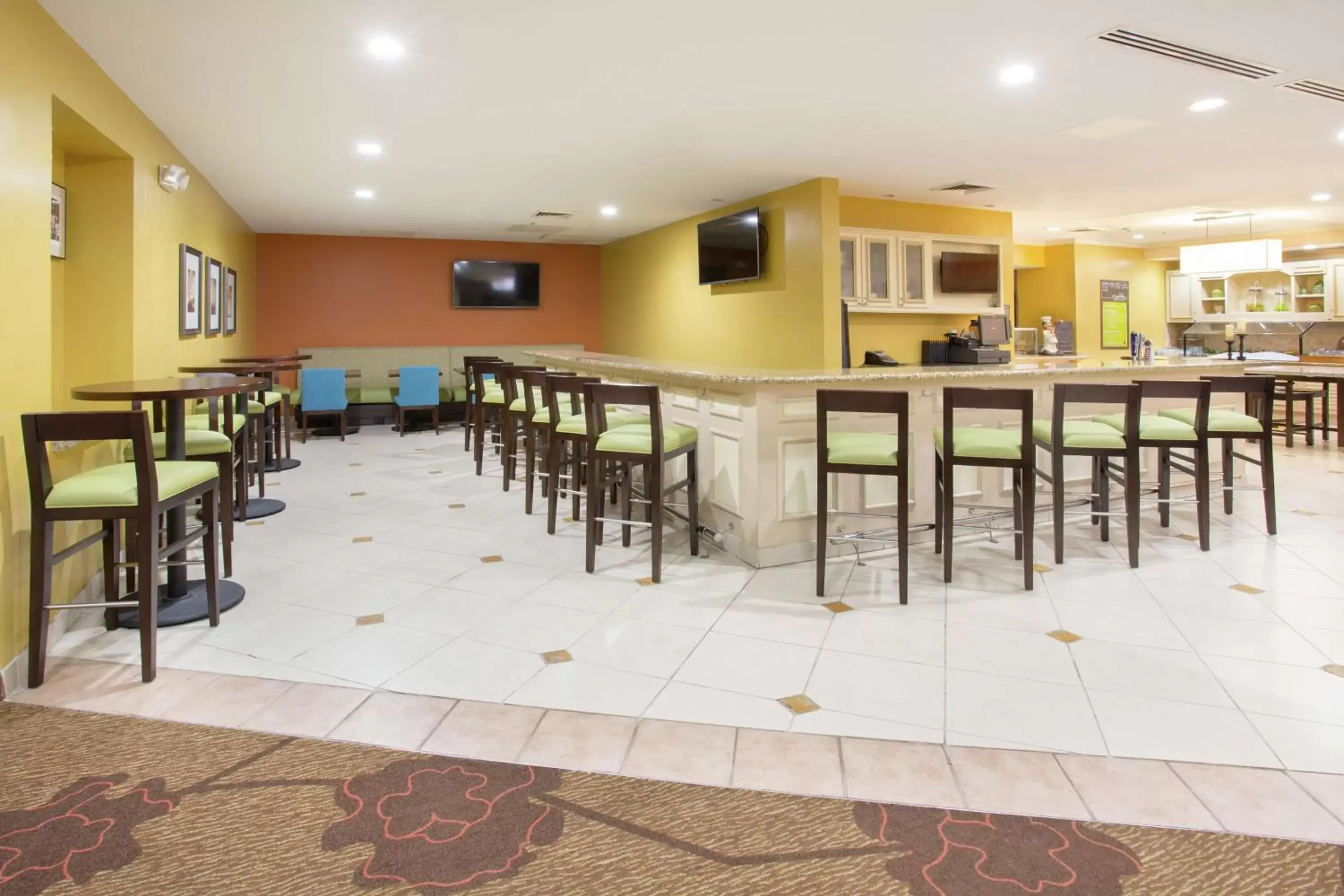 Lounge or bar, Restaurant/Places to Eat in Hilton Garden Inn Phoenix/Avondale