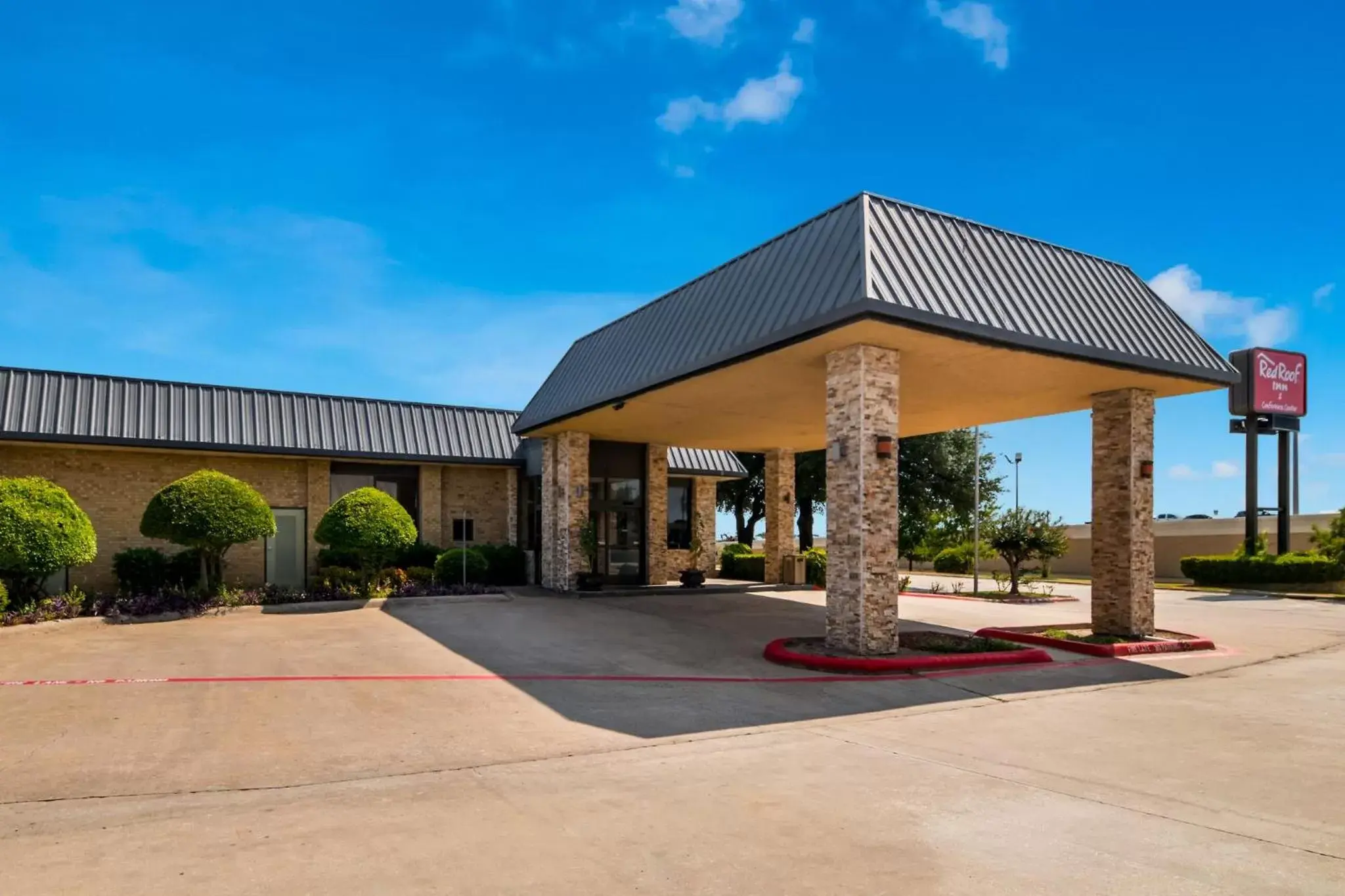 Property Building in Red Roof Inn & Conference Center McKinney