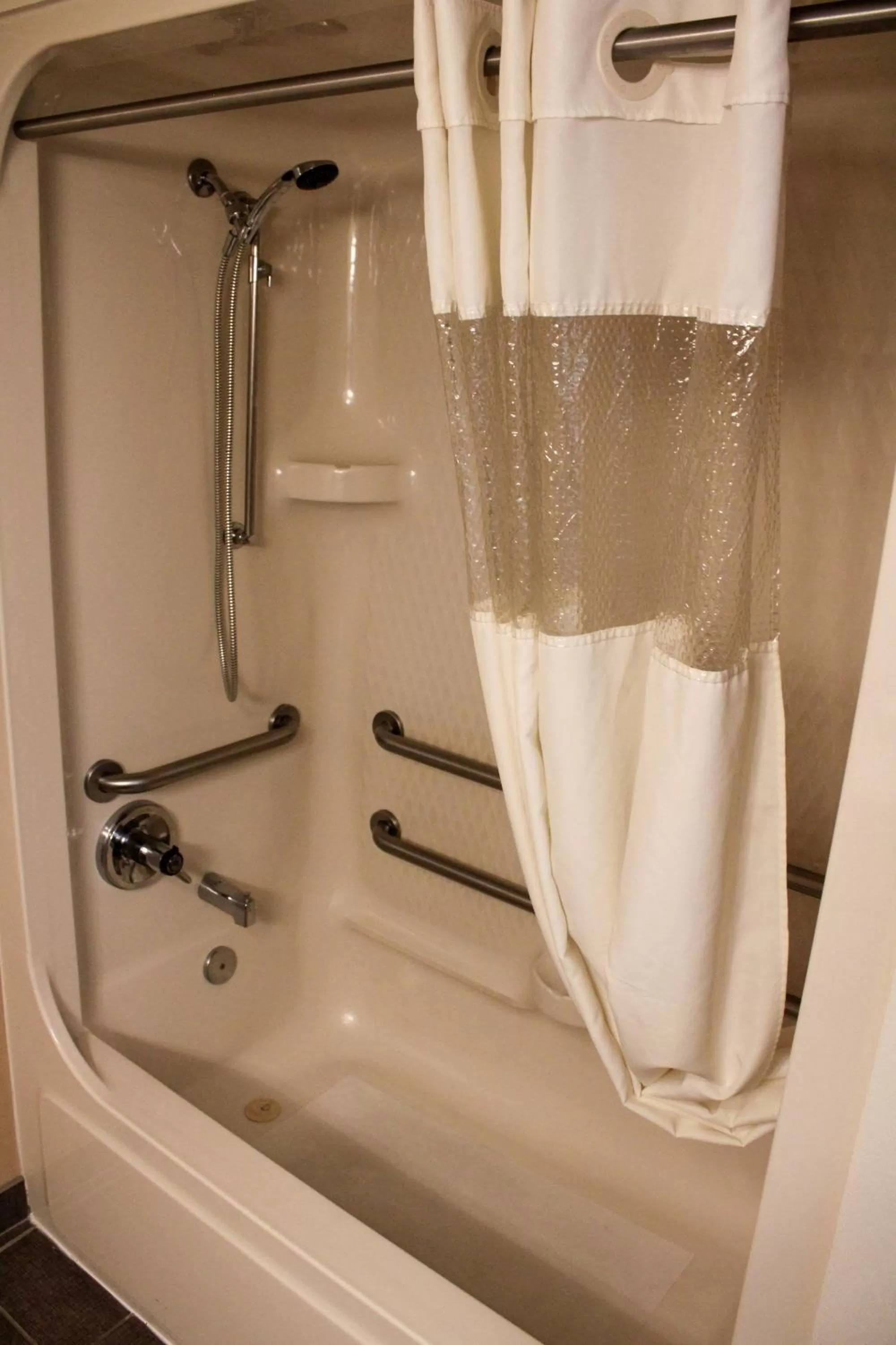 Shower in Sleep Inn Bend Crossroads Plaza