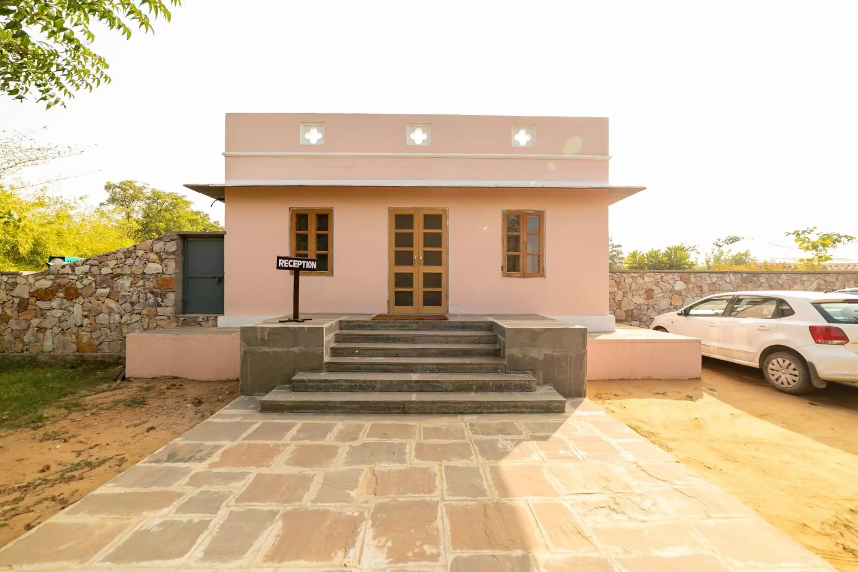 Facade/entrance in Madho Bagh Facade/entrance in Madho Bagh