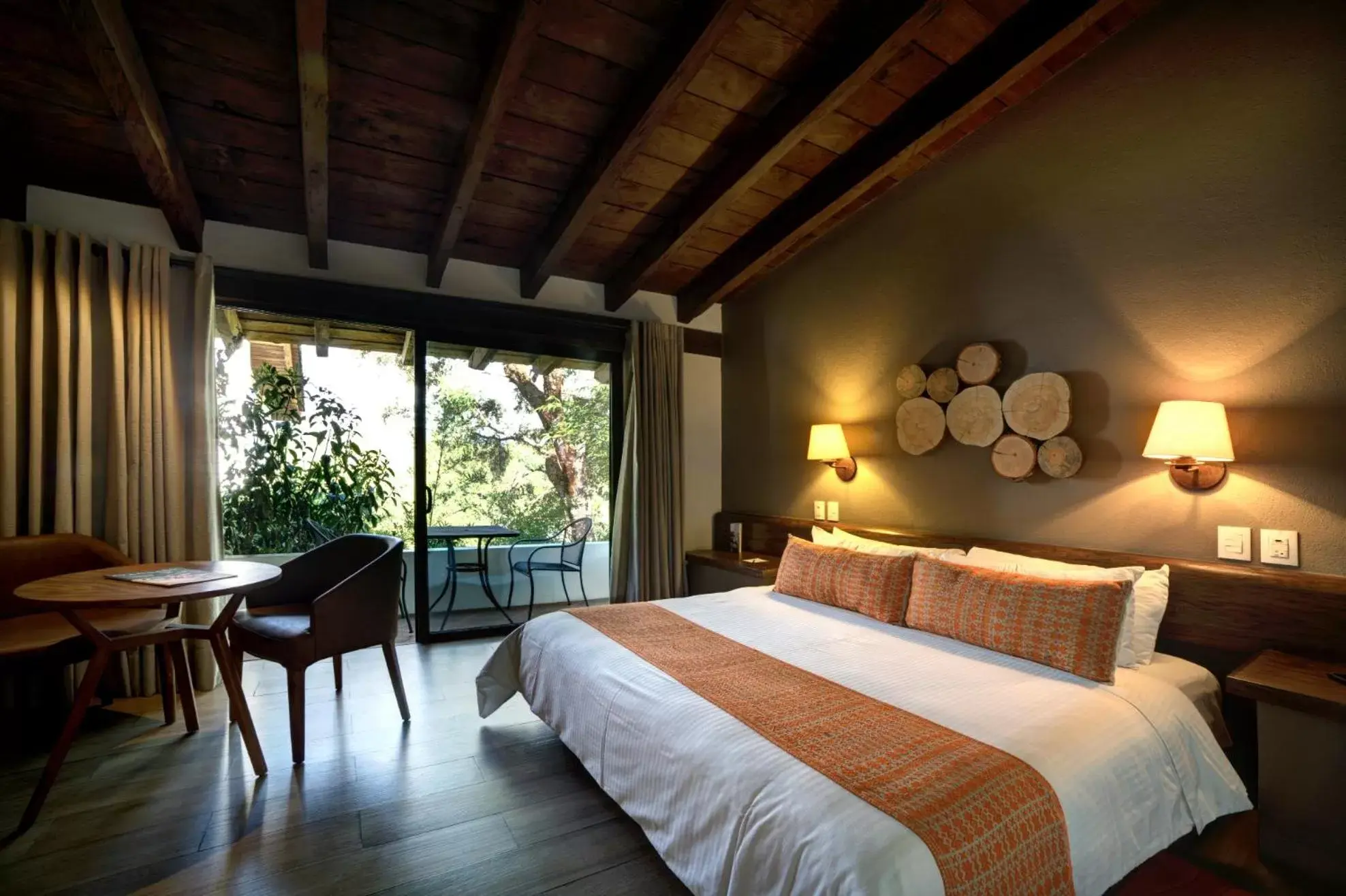 Photo of the whole room, Bed in Hotel Avandaro Golf & Spa Resort