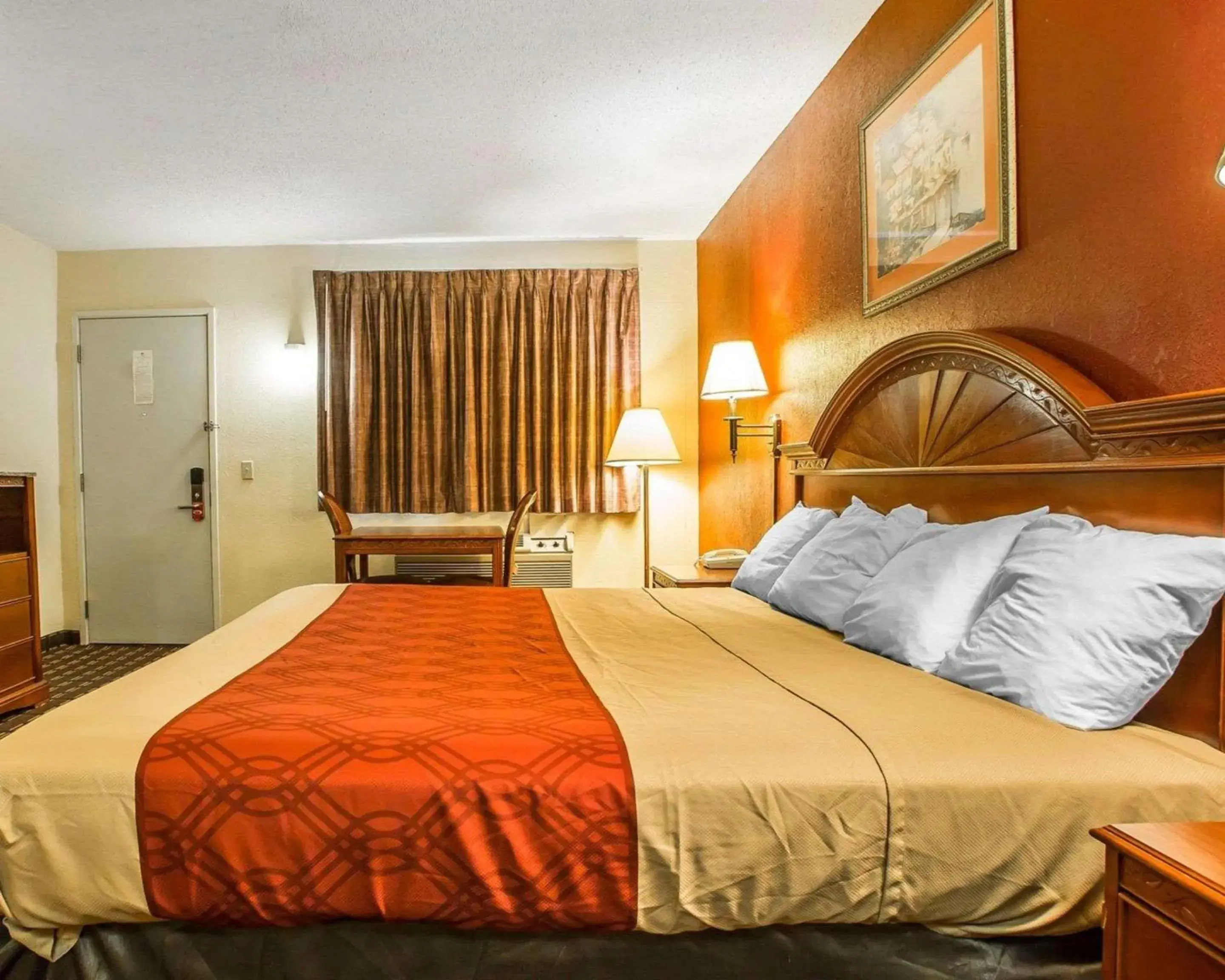 Photo of the whole room, Bed in Rodeway Inn
