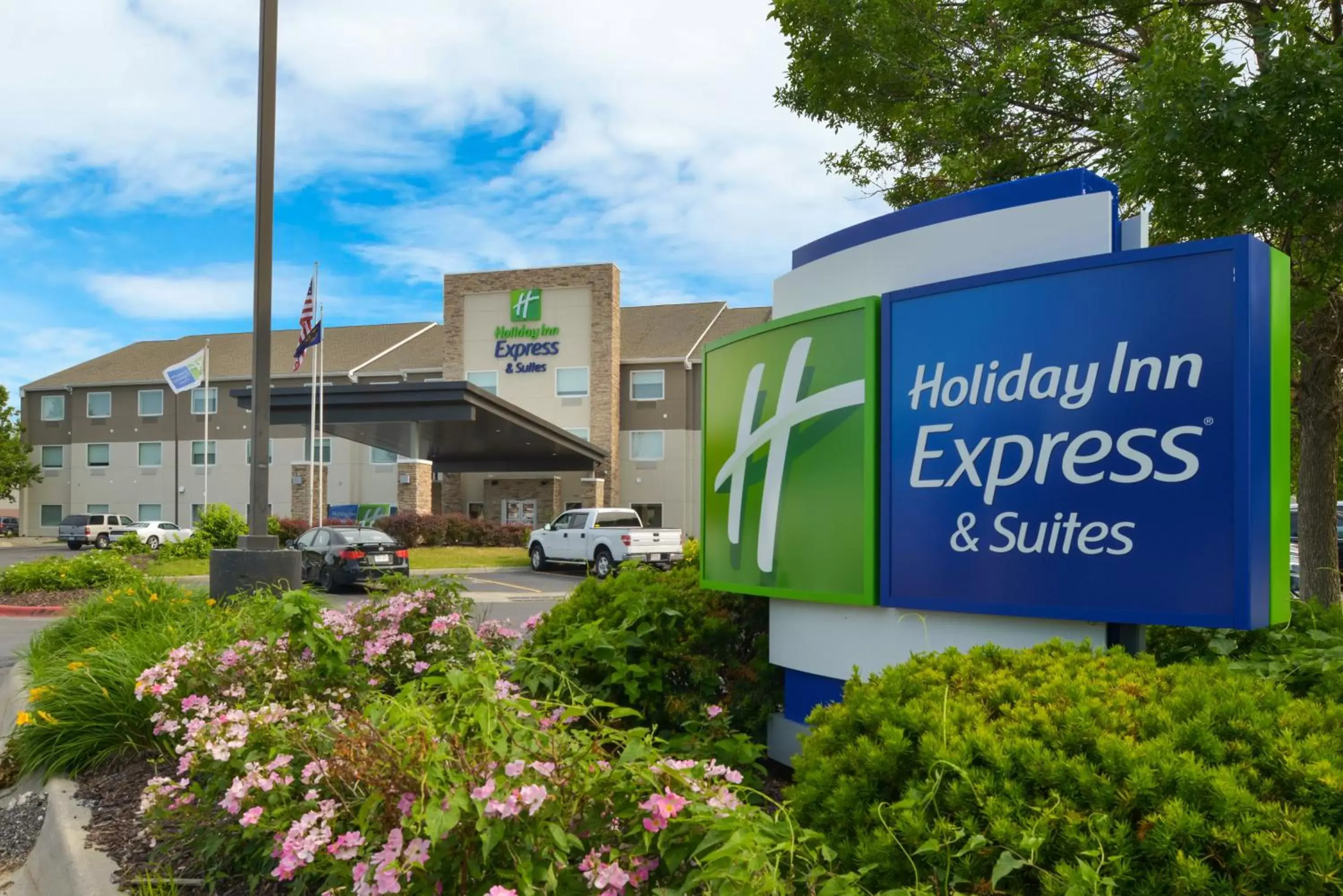 Property building in Holiday Inn Express & Suites - Omaha - 120th and Maple, an IHG Hotel