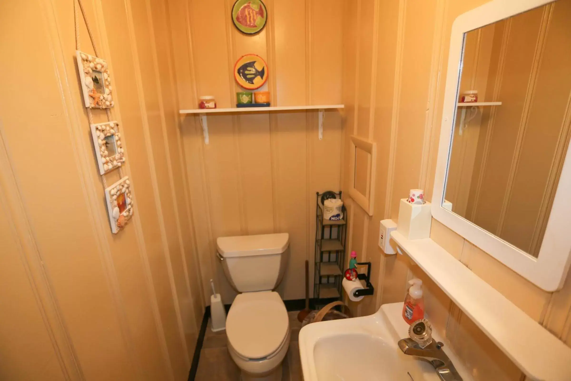 Bathroom in Atlantic House Bed & Breakfast