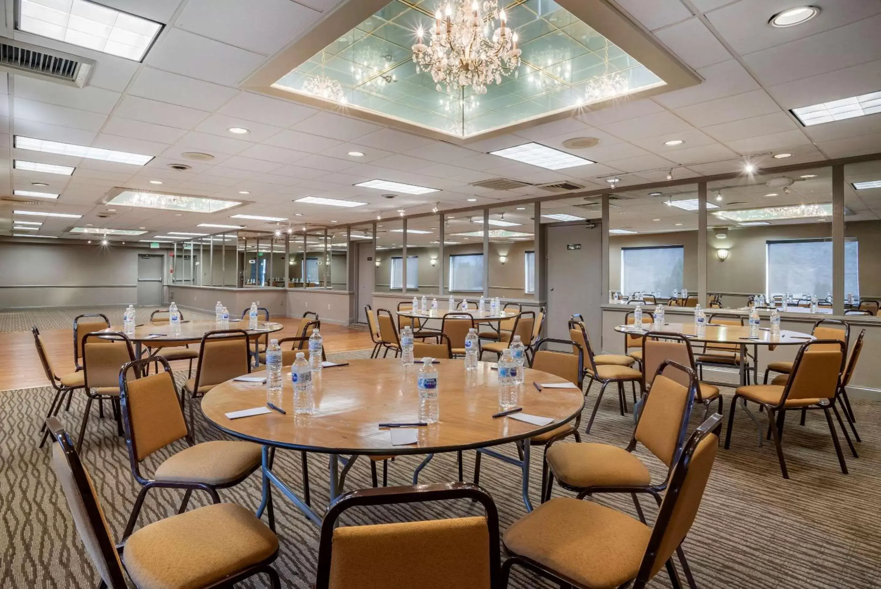 Restaurant/Places to Eat in Comfort Inn Towson