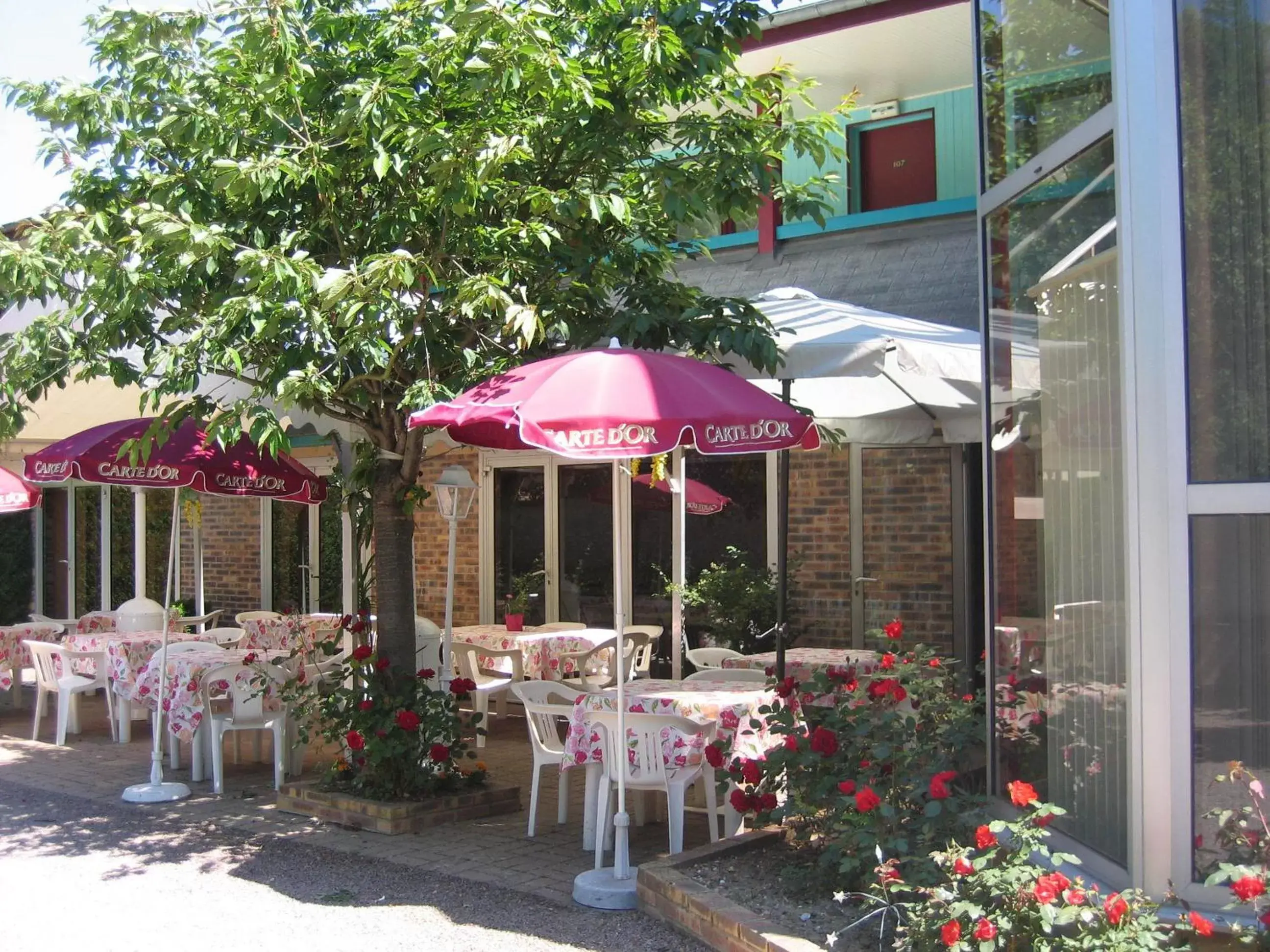 Balcony/Terrace, Restaurant/Places to Eat in Hotel Les Deux Sapins