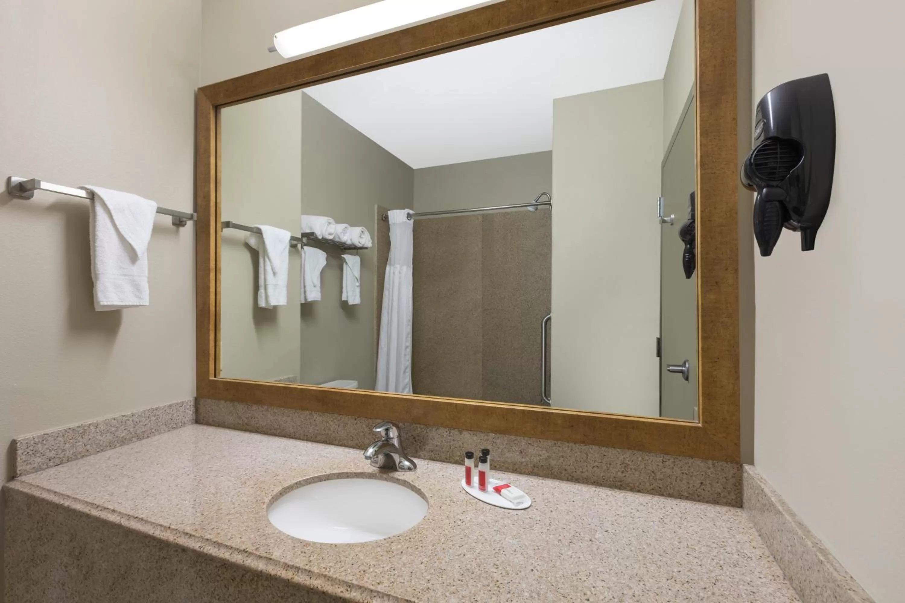 Bathroom in Baymont by Wyndham Columbus